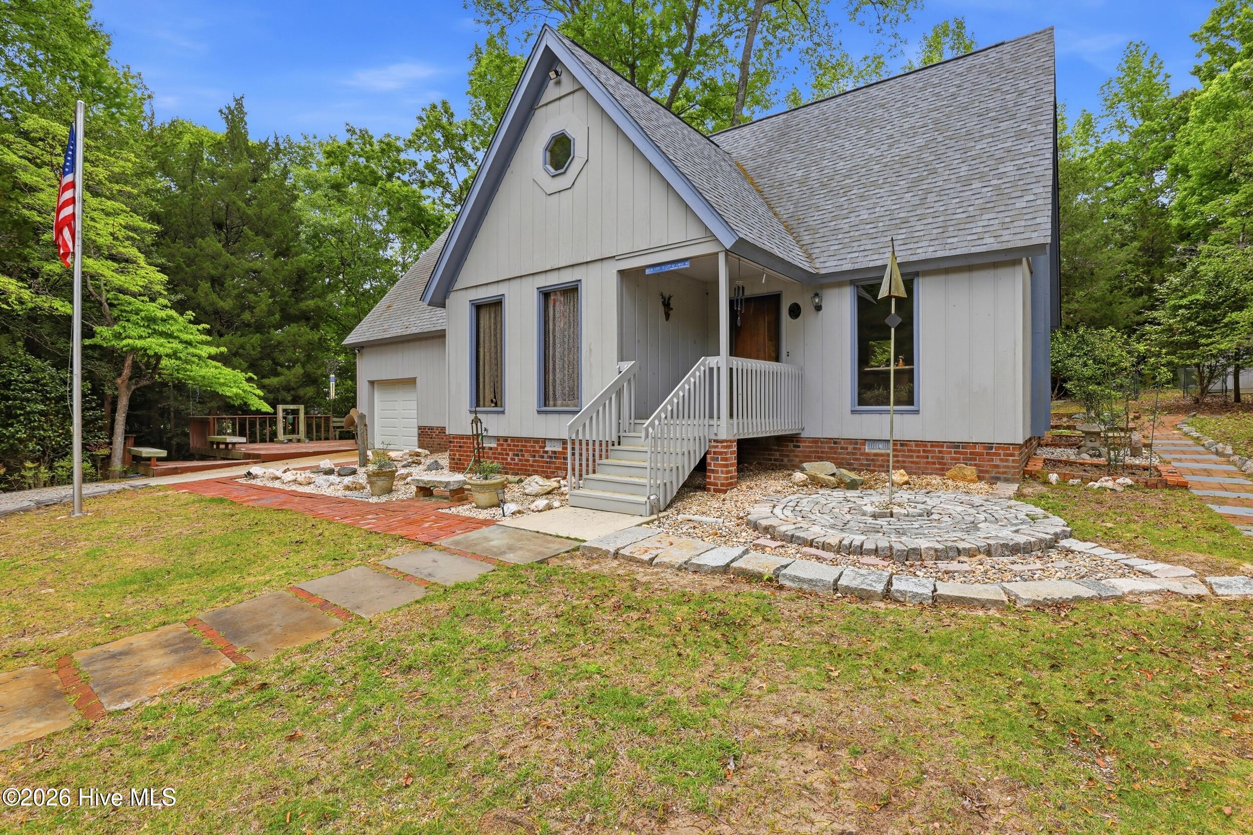 423 E Creekview Drive Property Photo 4