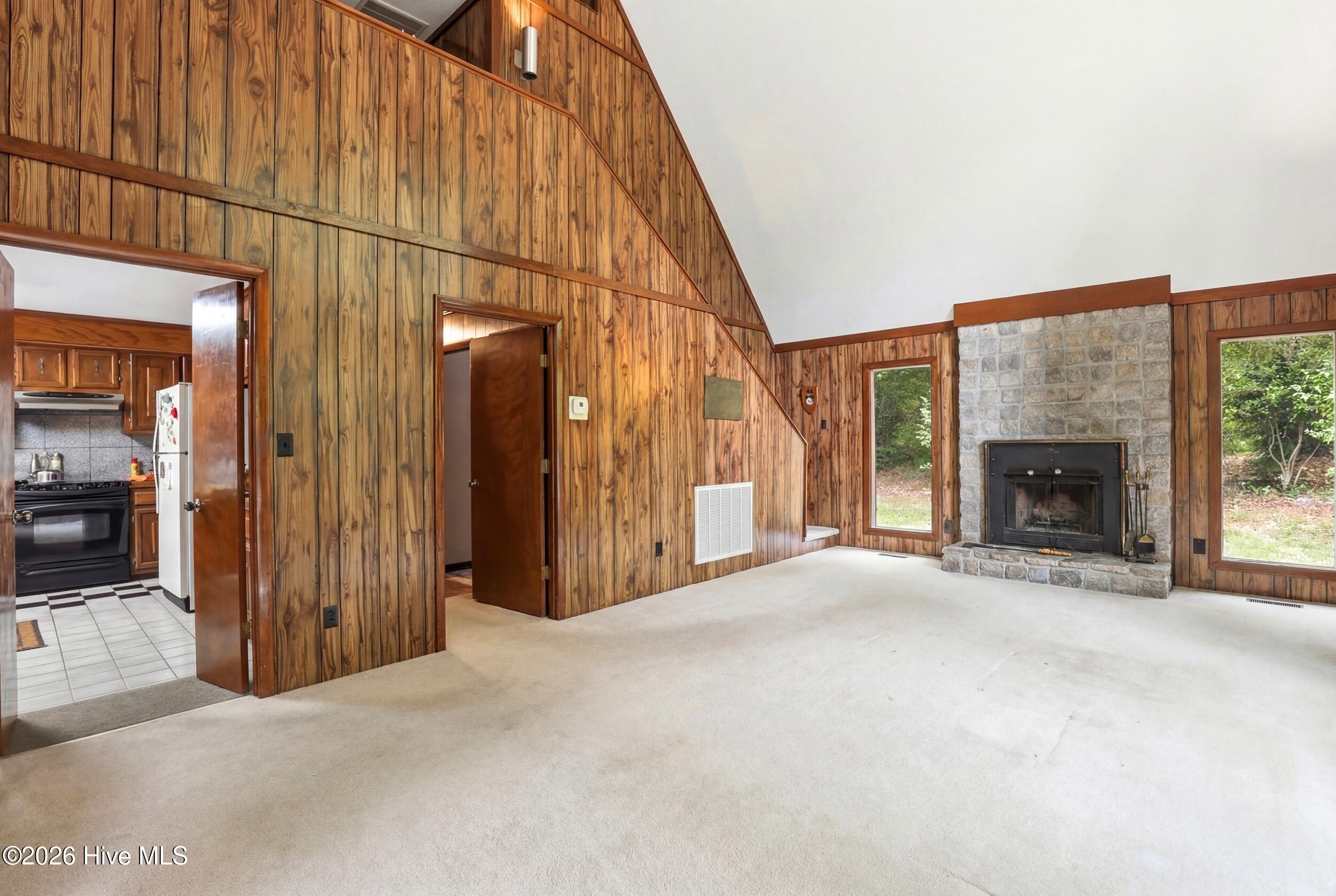 423 E Creekview Drive Property Photo 8