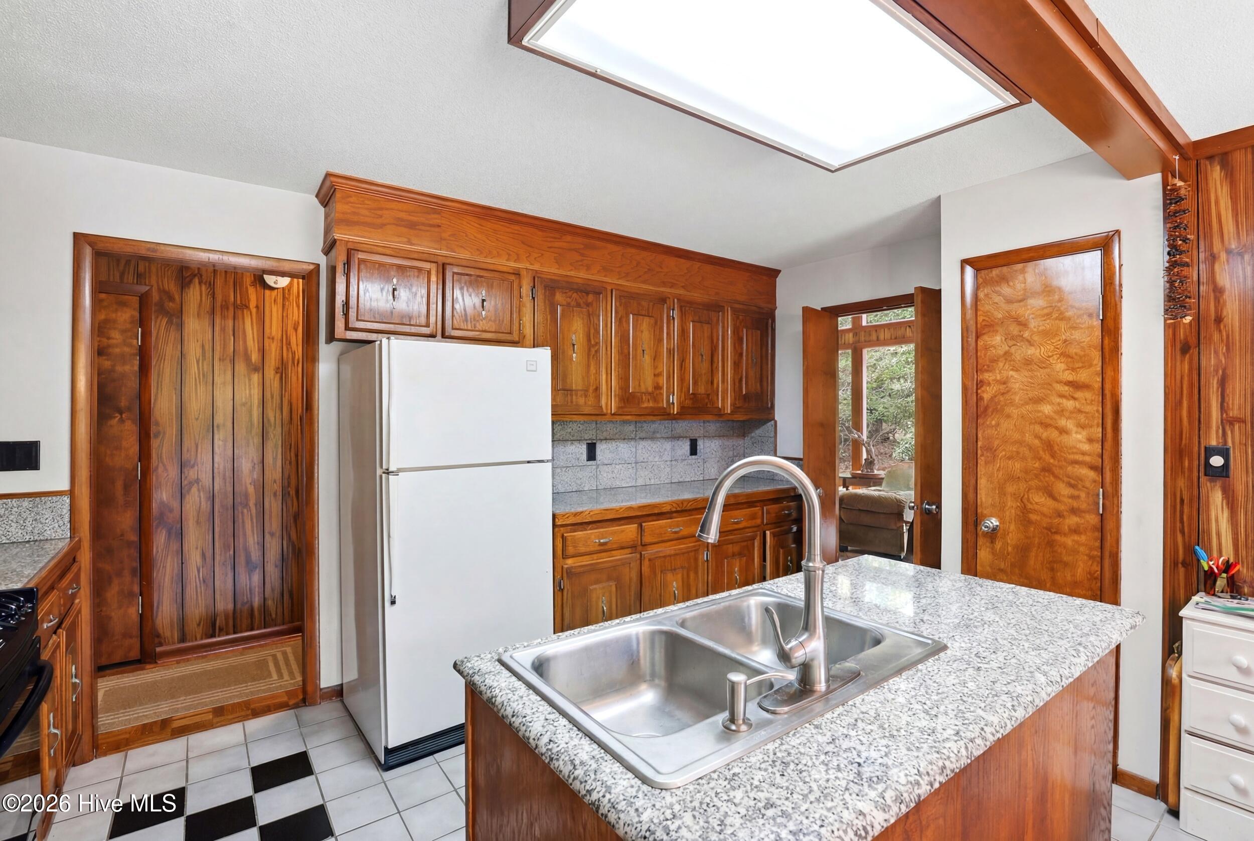 423 E Creekview Drive Property Photo 10