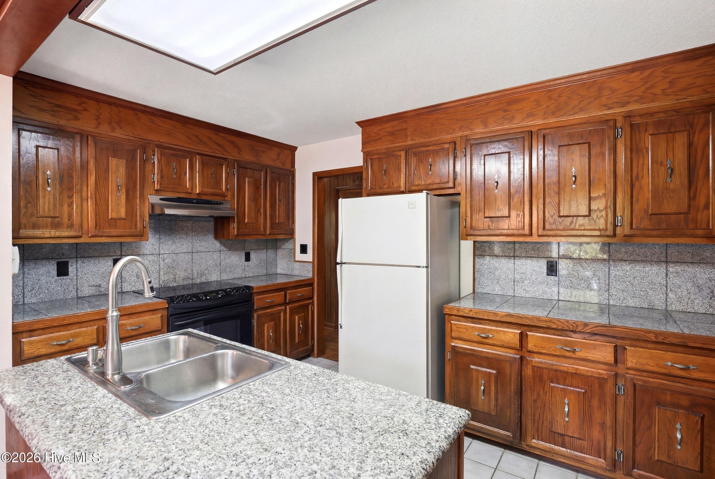 423 E Creekview Drive Property Photo 11