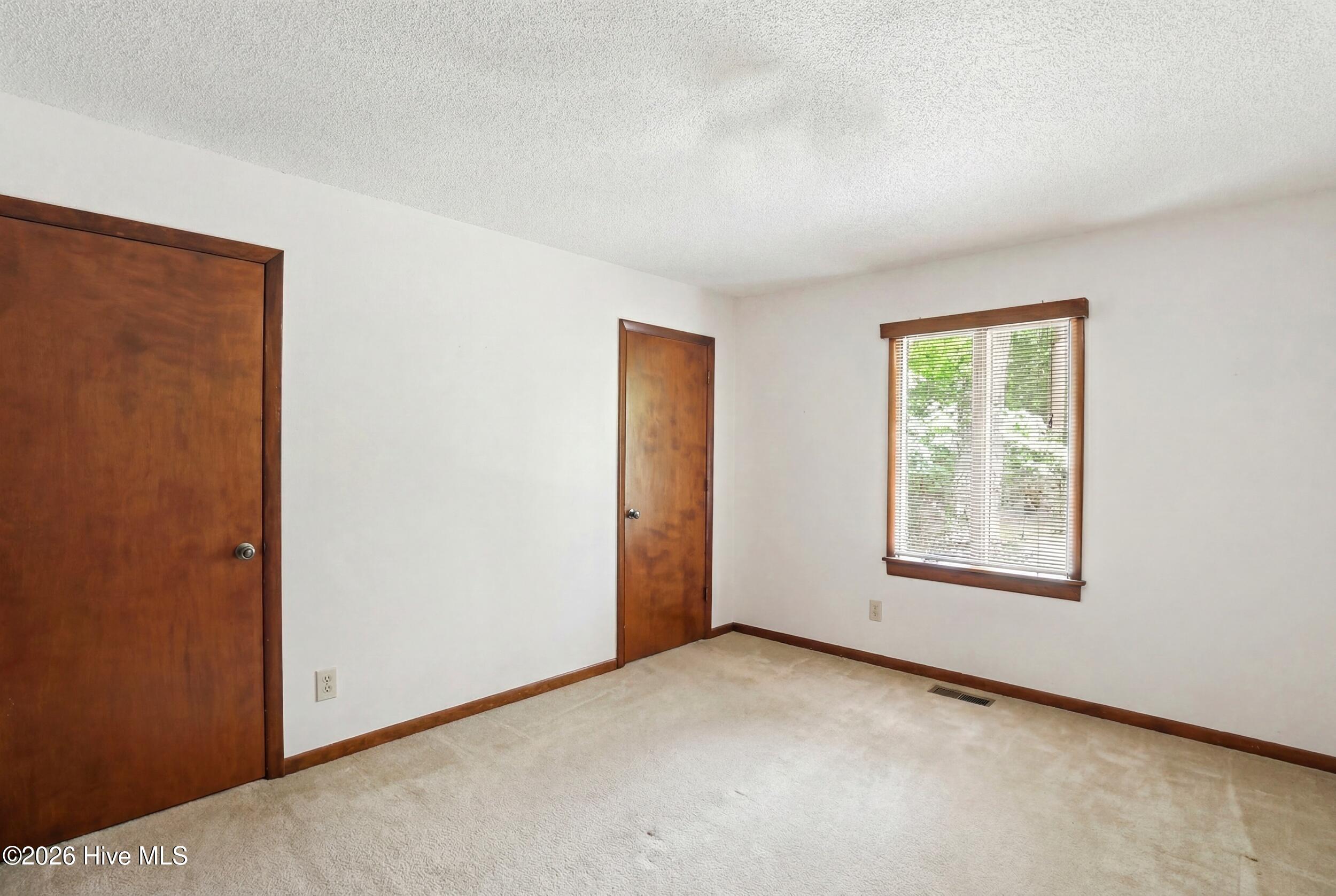 423 E Creekview Drive Property Photo 13