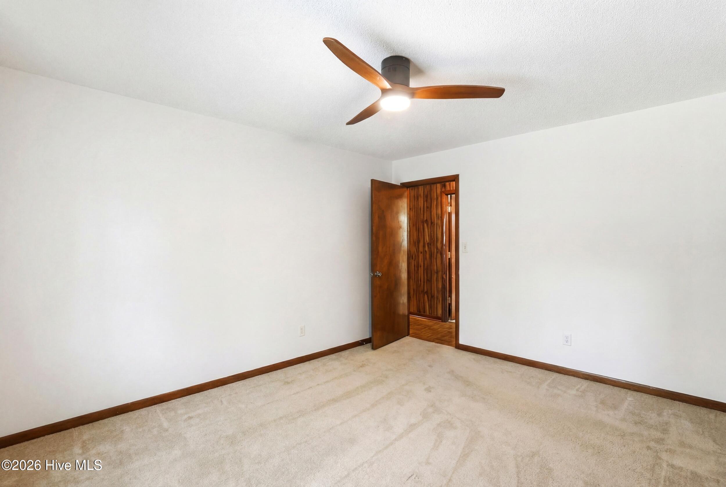 423 E Creekview Drive Property Photo 14