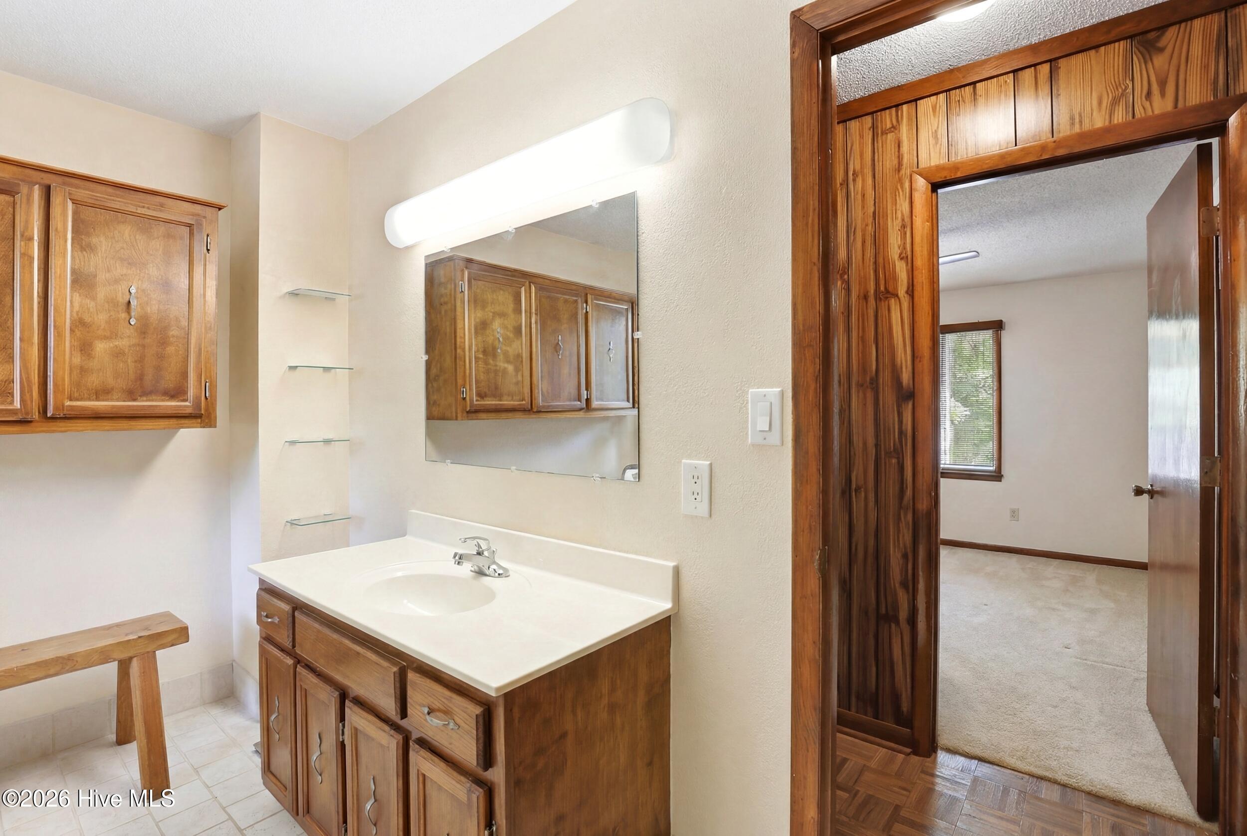 423 E Creekview Drive Property Photo 16