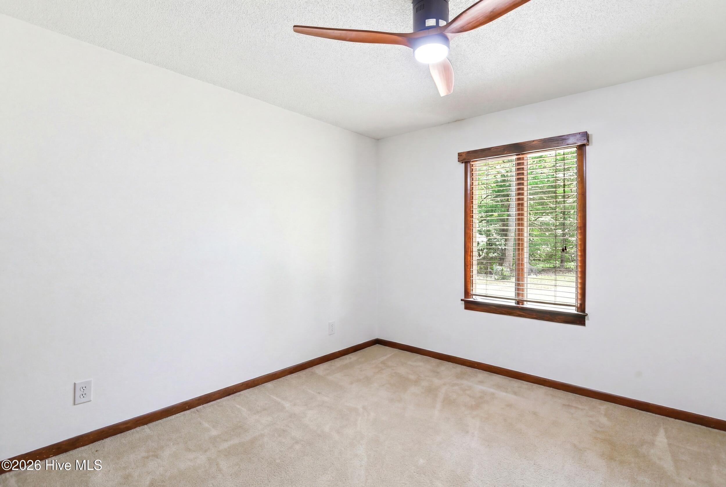 423 E Creekview Drive Property Photo 17