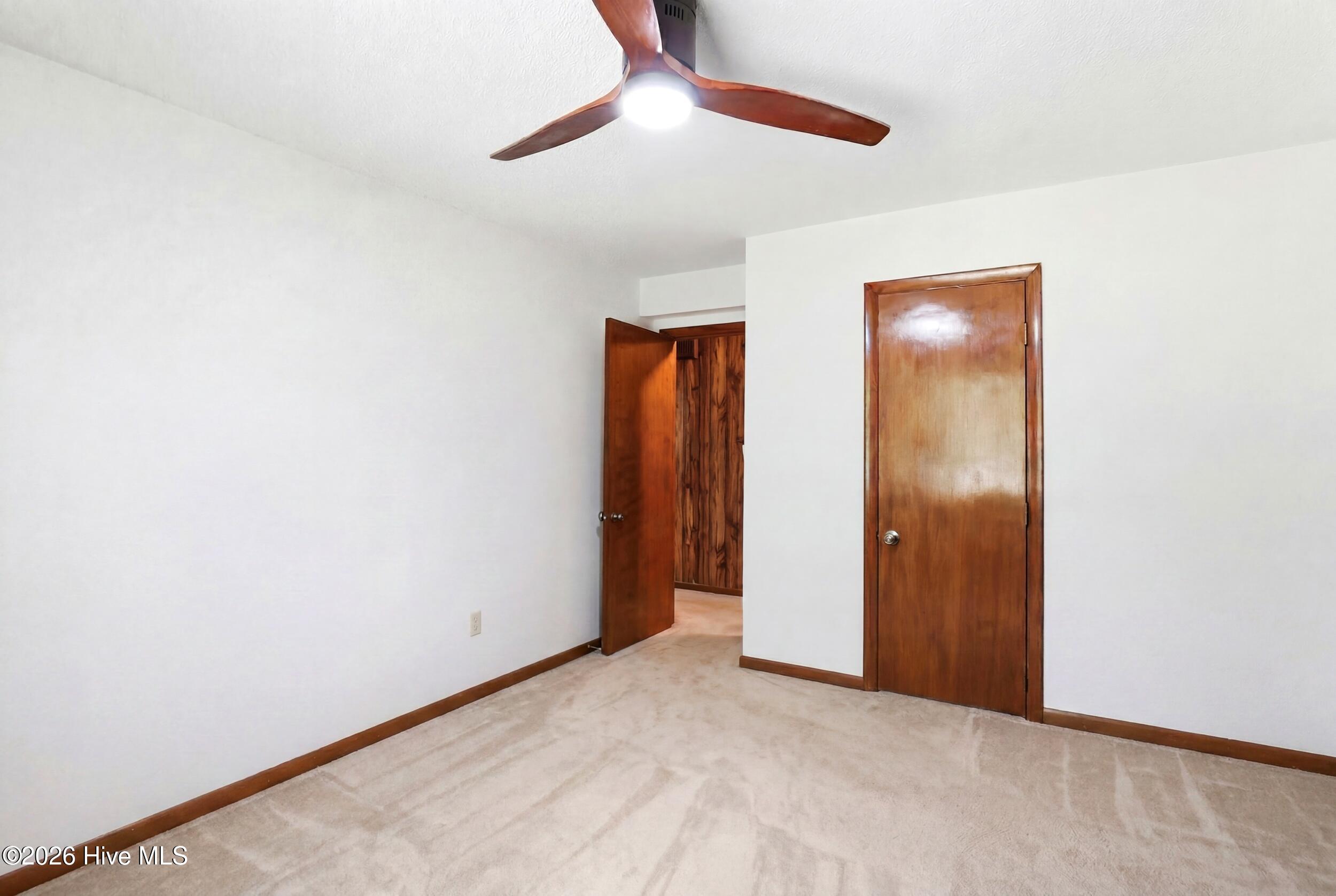 423 E Creekview Drive Property Photo 18