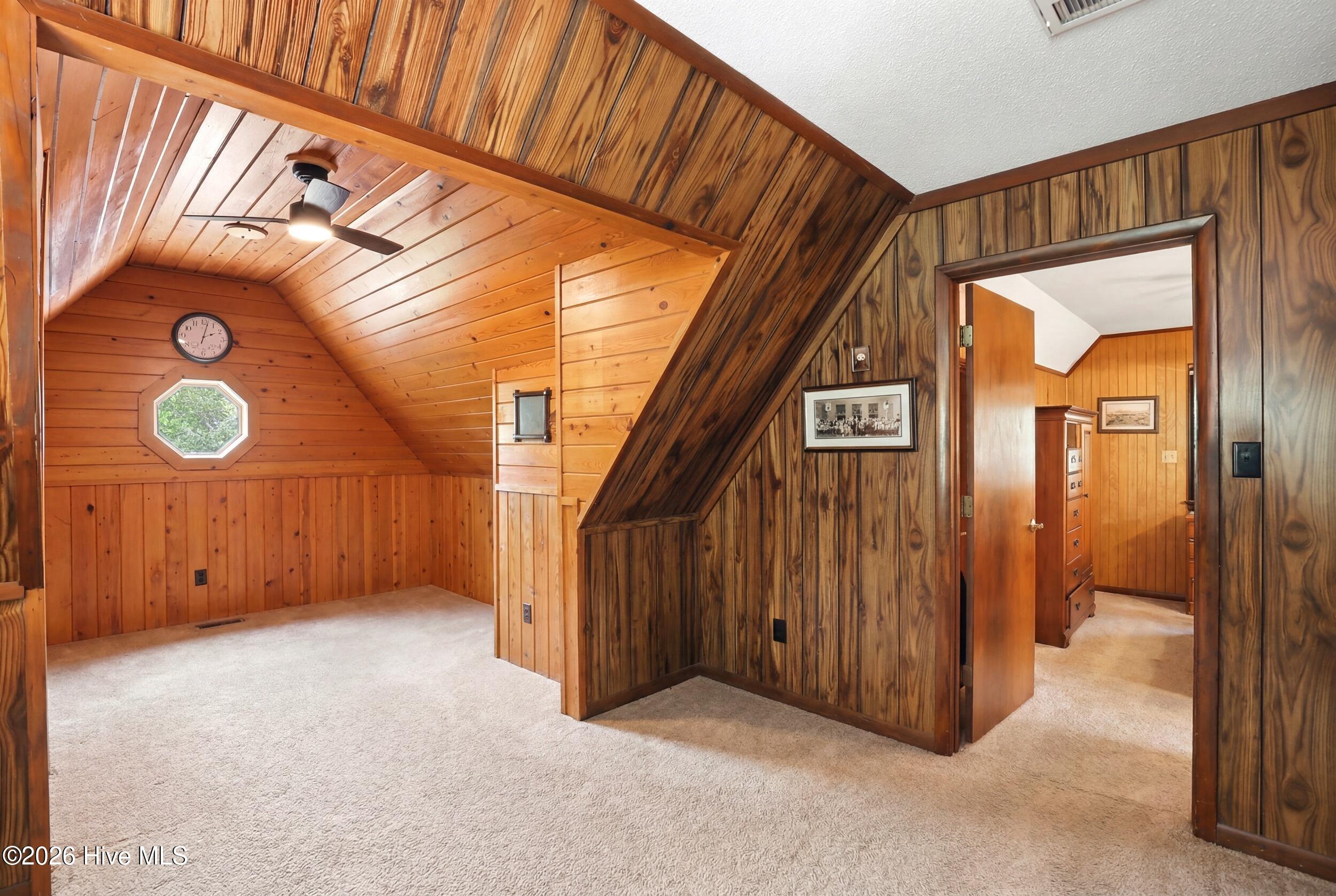 423 E Creekview Drive Property Photo 19