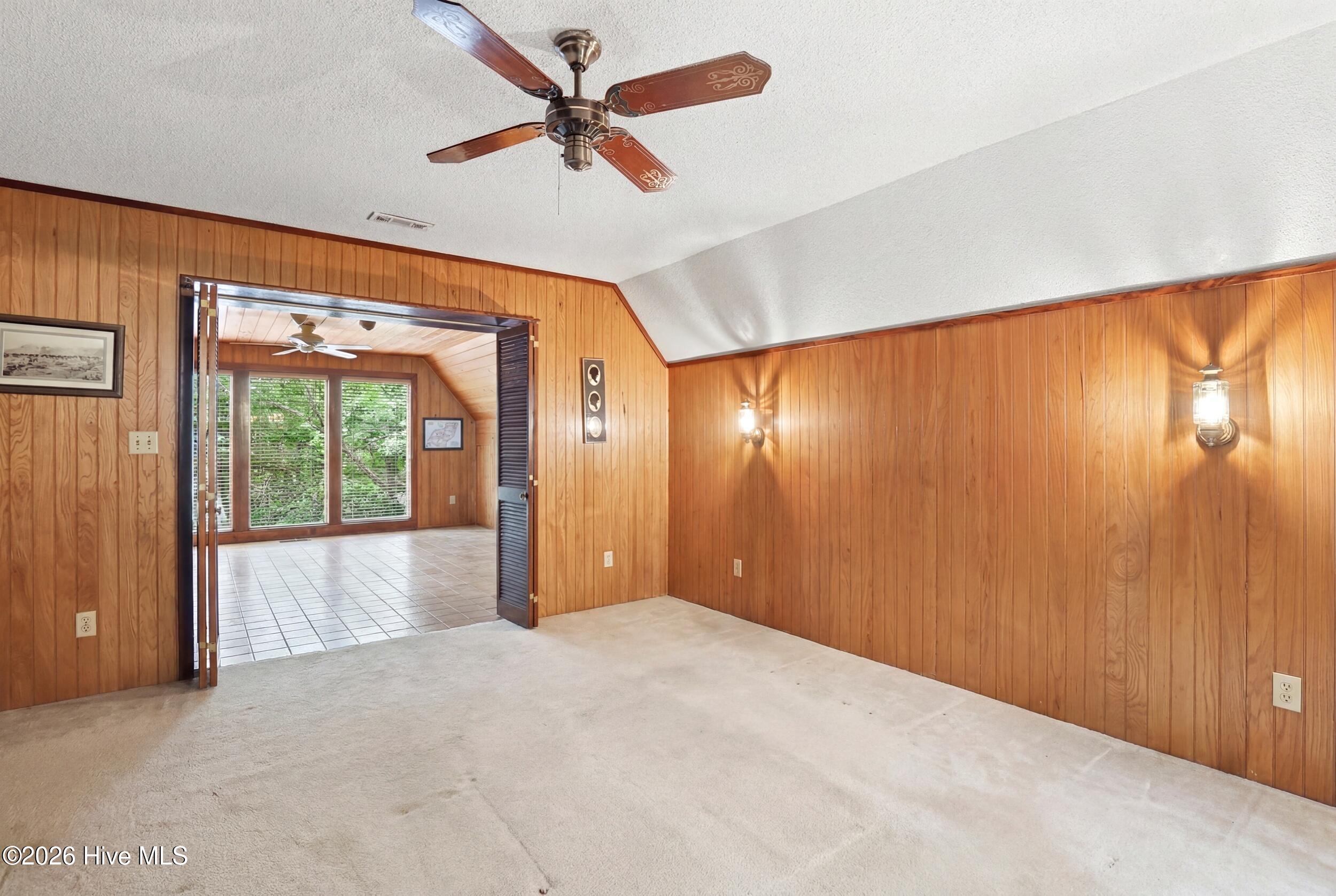 423 E Creekview Drive Property Photo 20