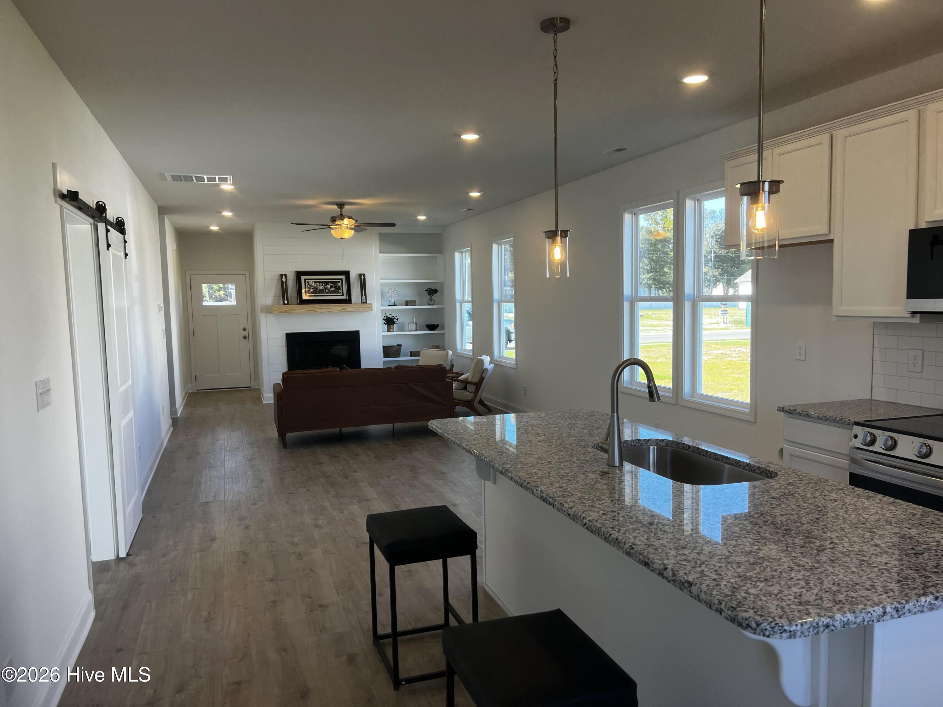 12 W Coulter Court Property Photo 4