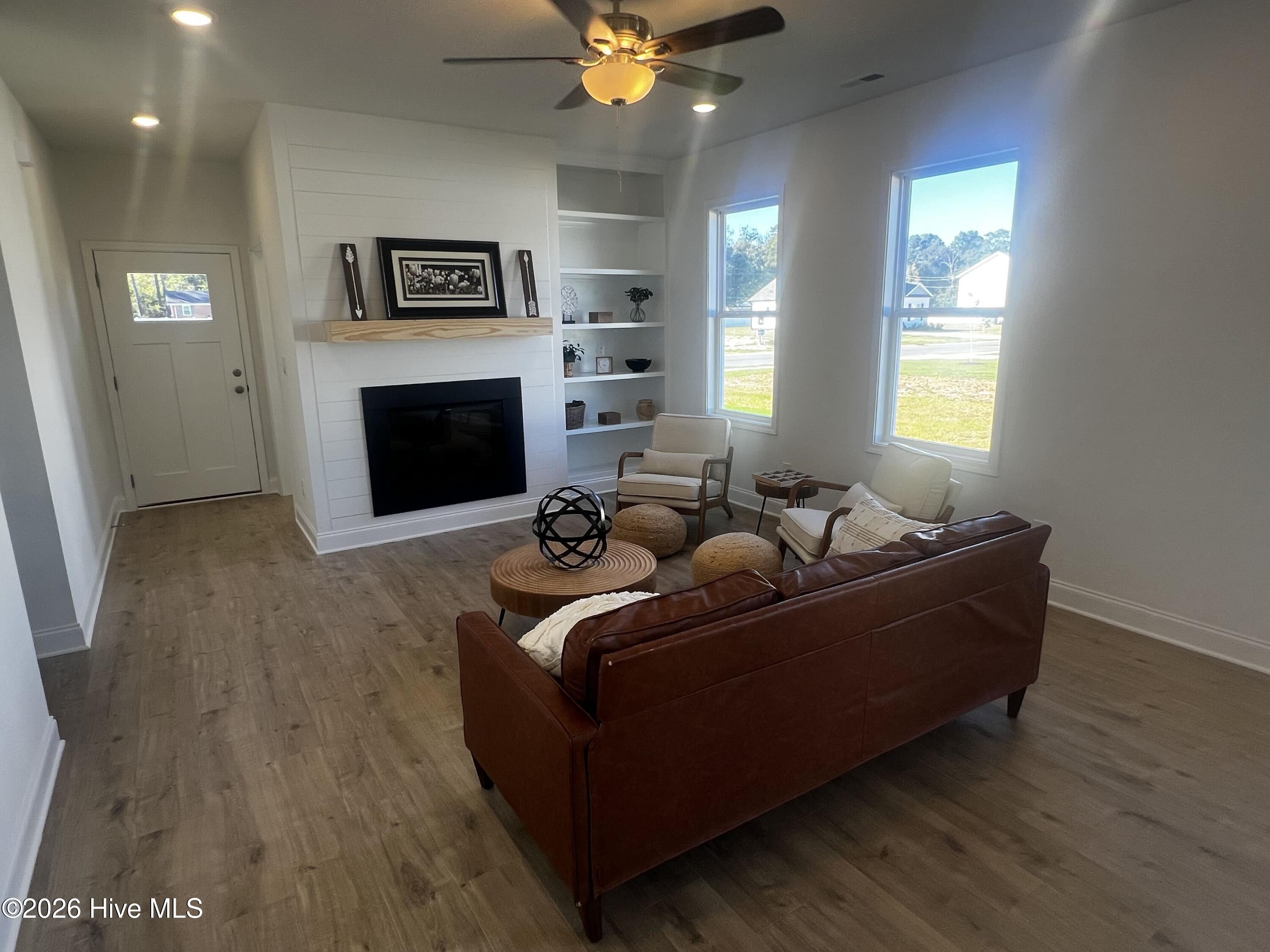12 W Coulter Court Property Photo 5