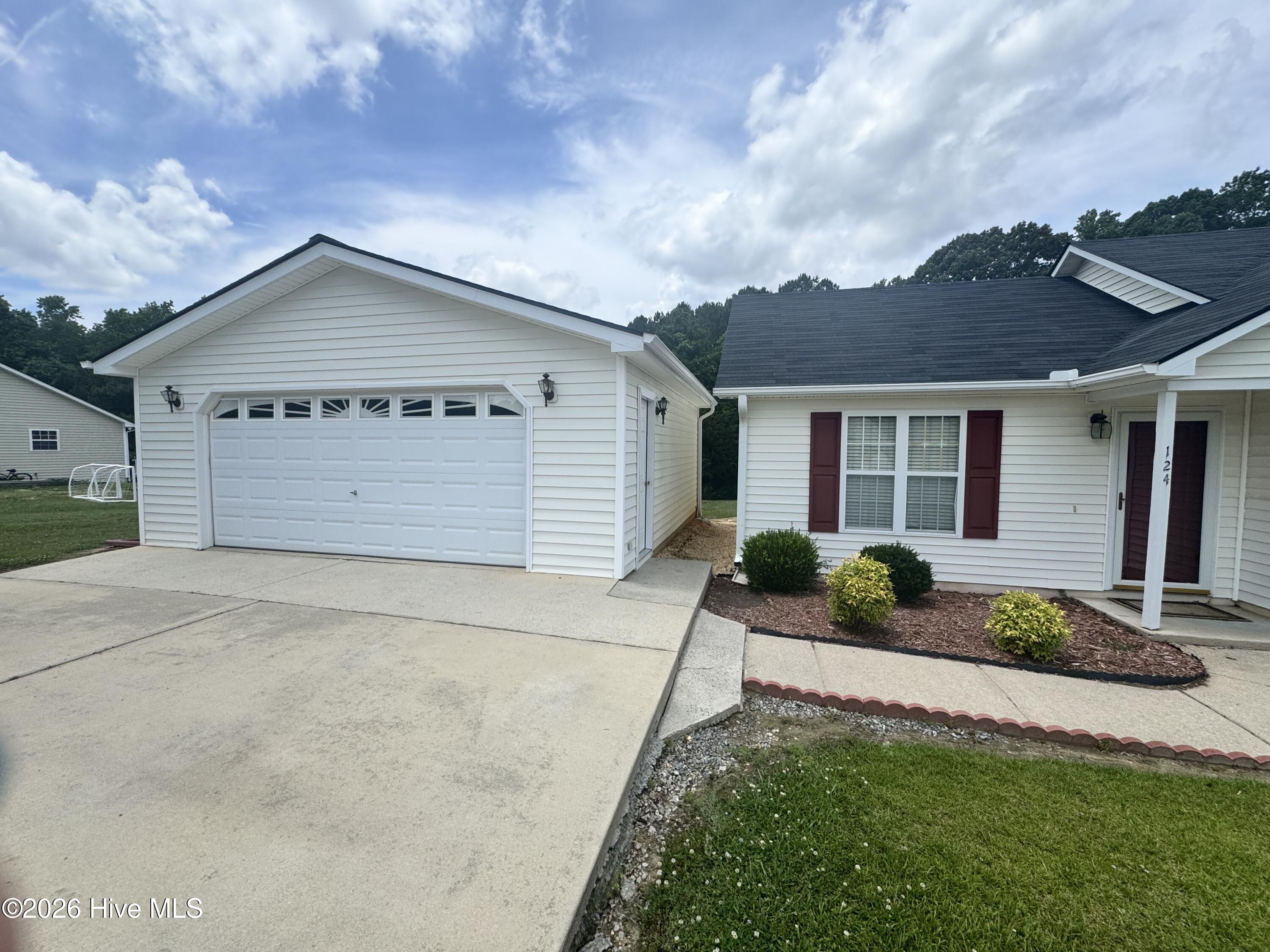 124 Stockbridge Drive Property Photo 4
