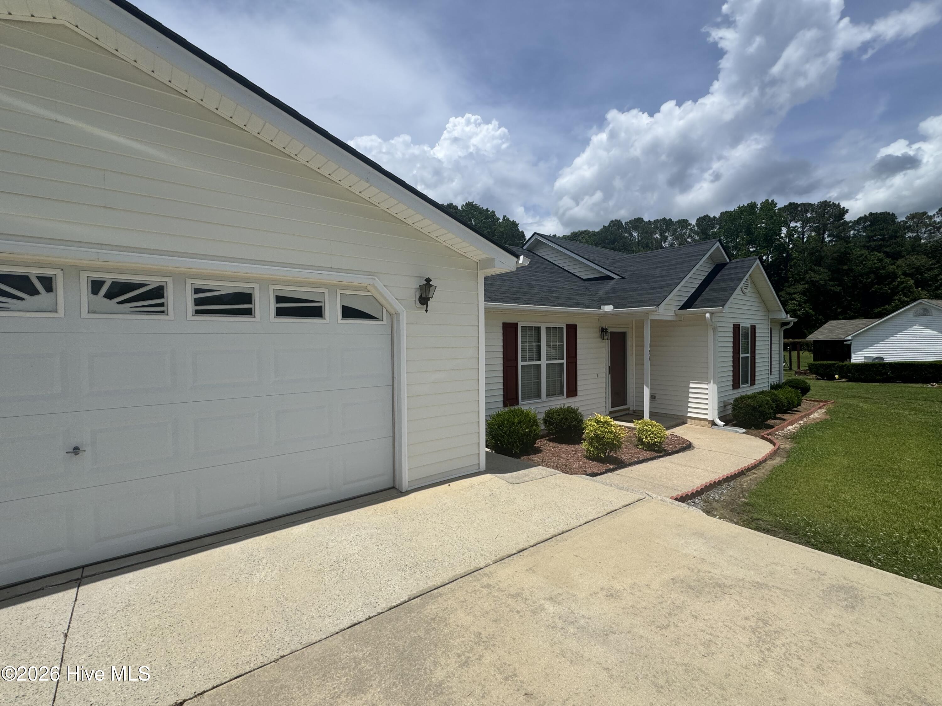 124 Stockbridge Drive Property Photo 5