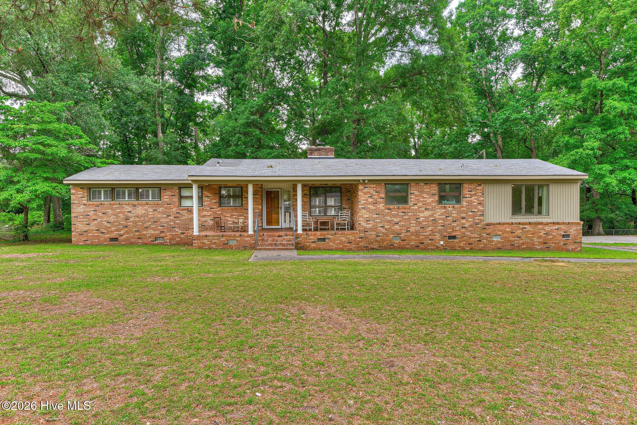 809 Woodside Drive Property Photo 2