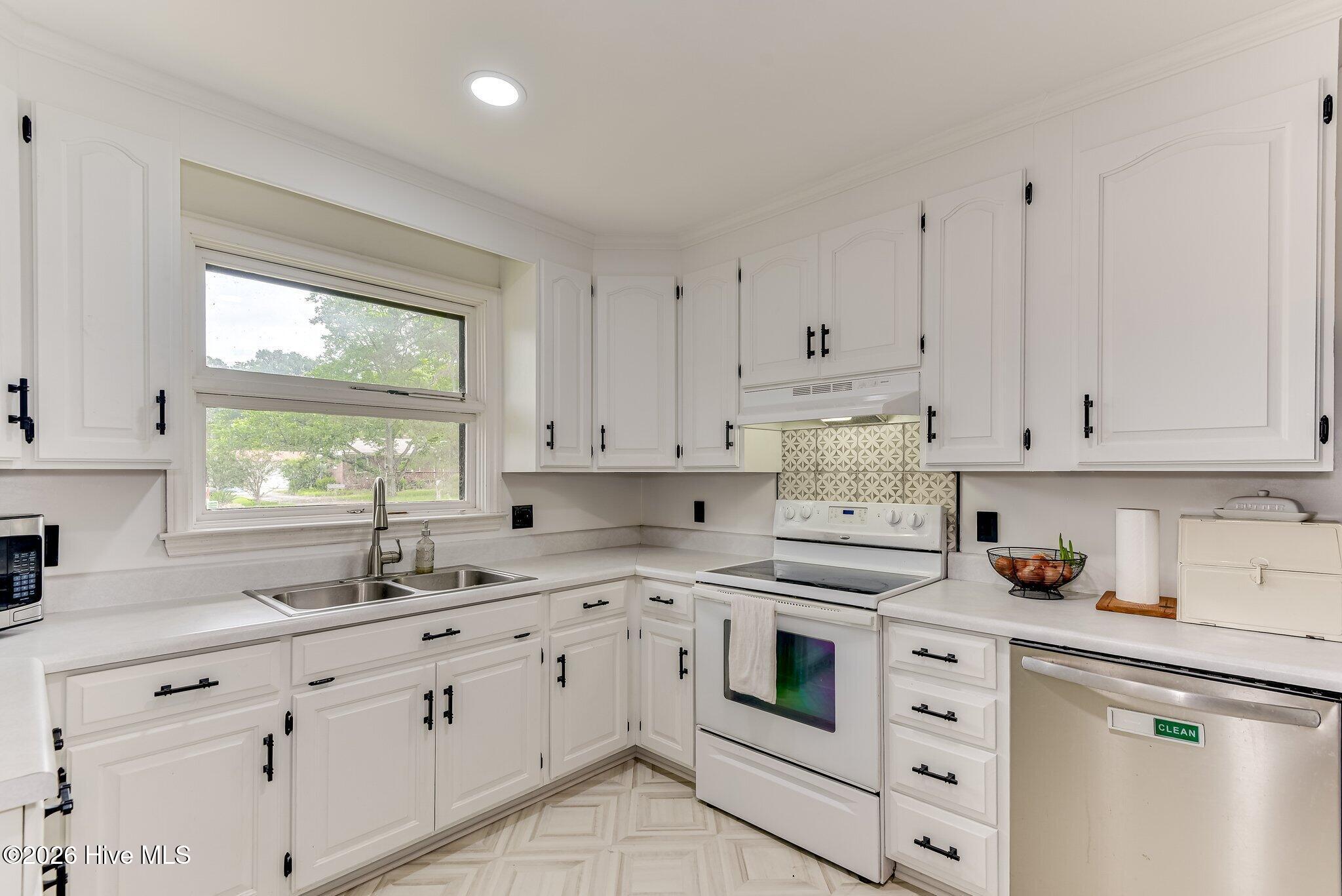 809 Woodside Drive Property Photo 8