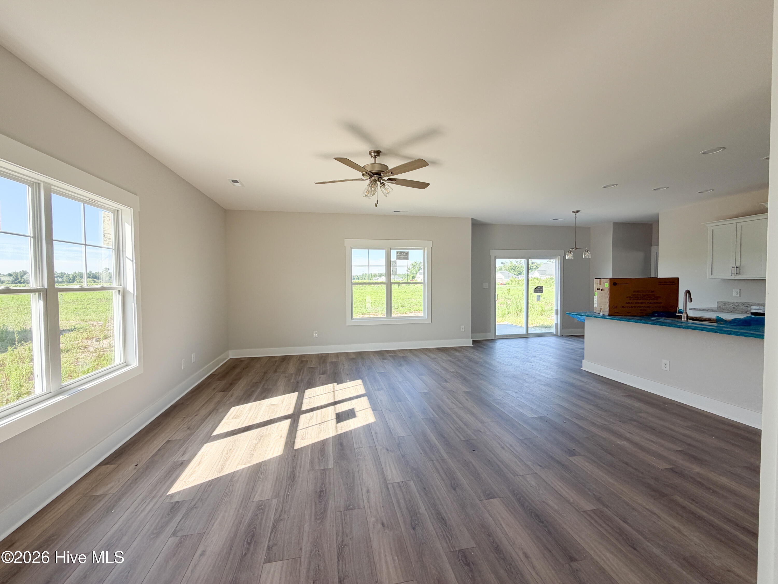 506 E Black Water Lane Property Photo 4