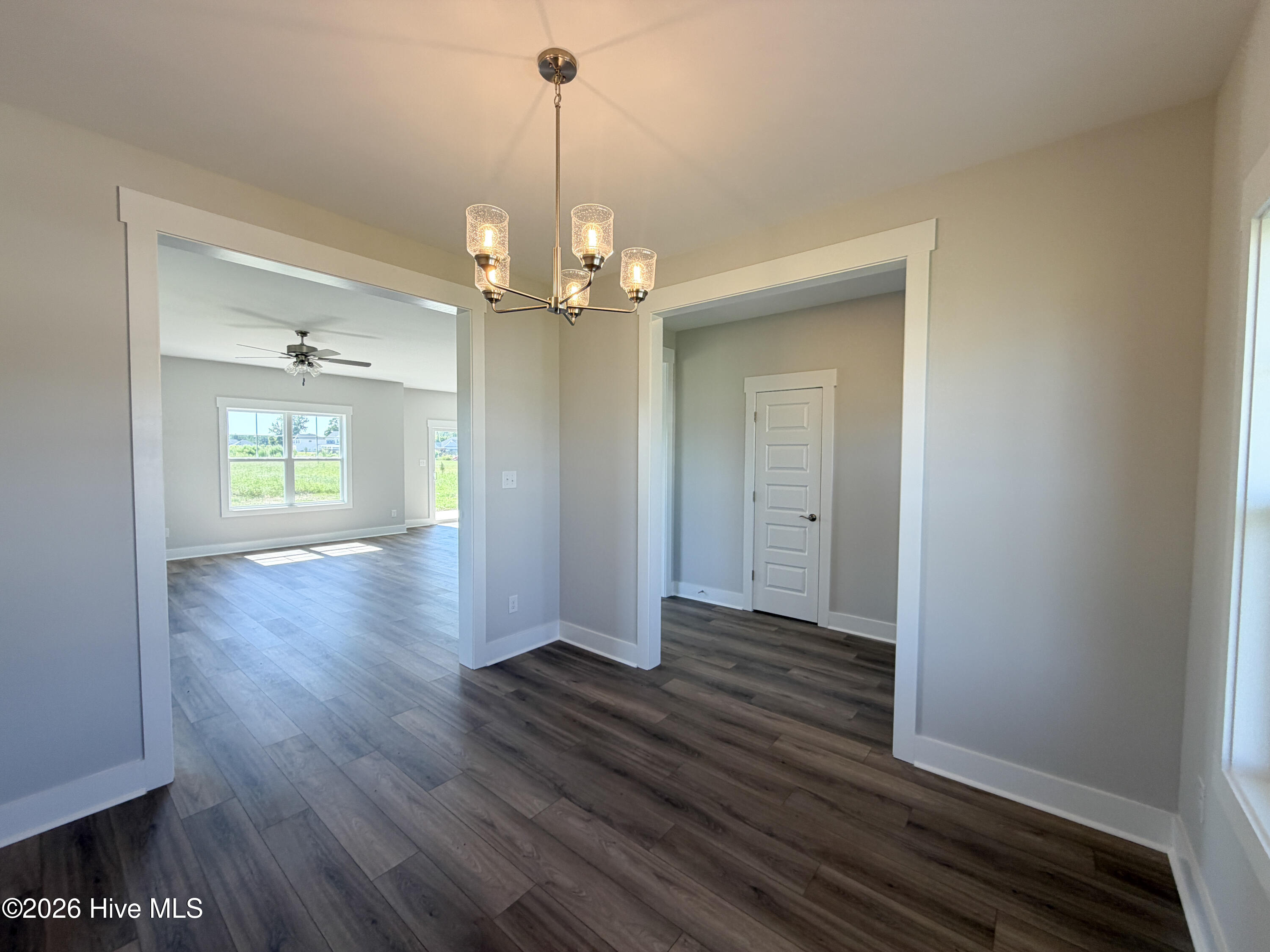 506 E Black Water Lane Property Photo 6