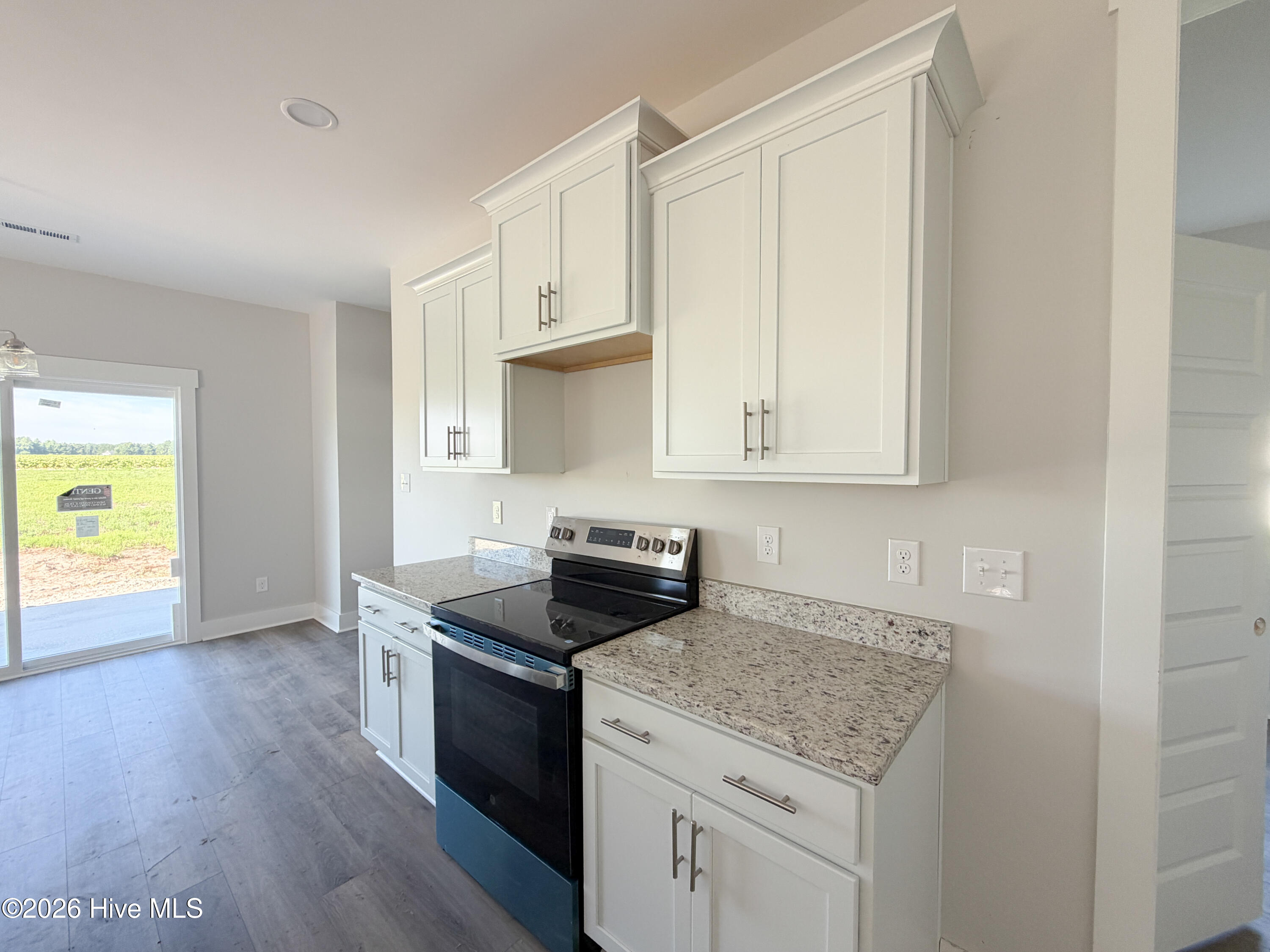 506 E Black Water Lane Property Photo 7
