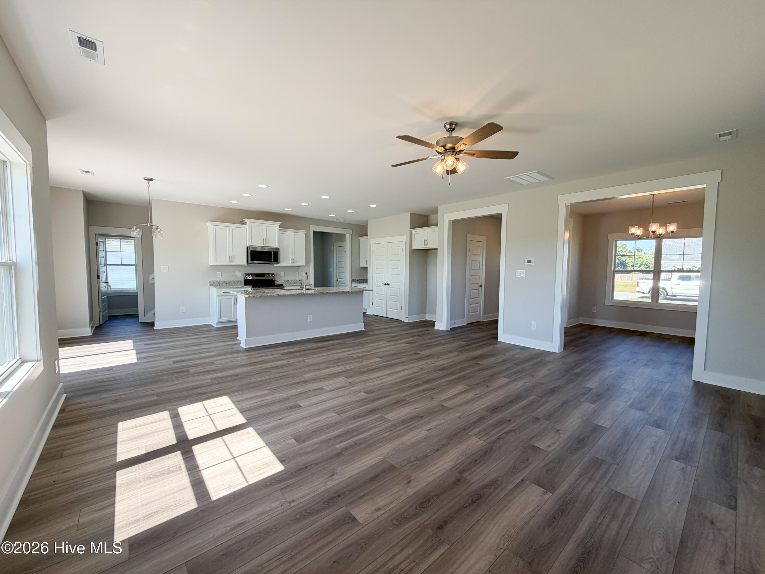 506 E Black Water Lane Property Photo 7