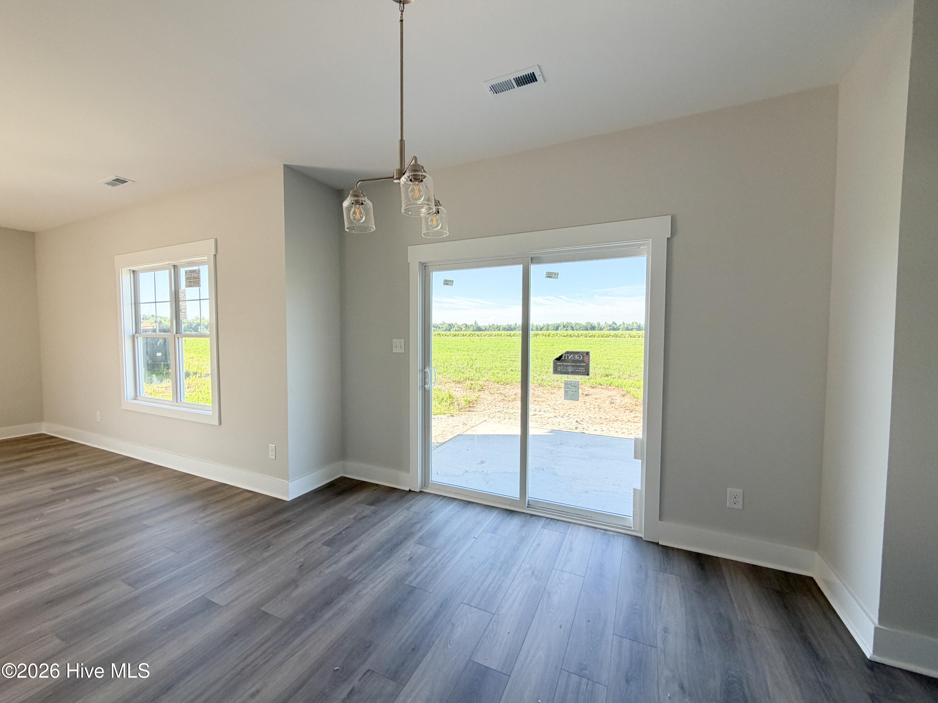 506 E Black Water Lane Property Photo 9