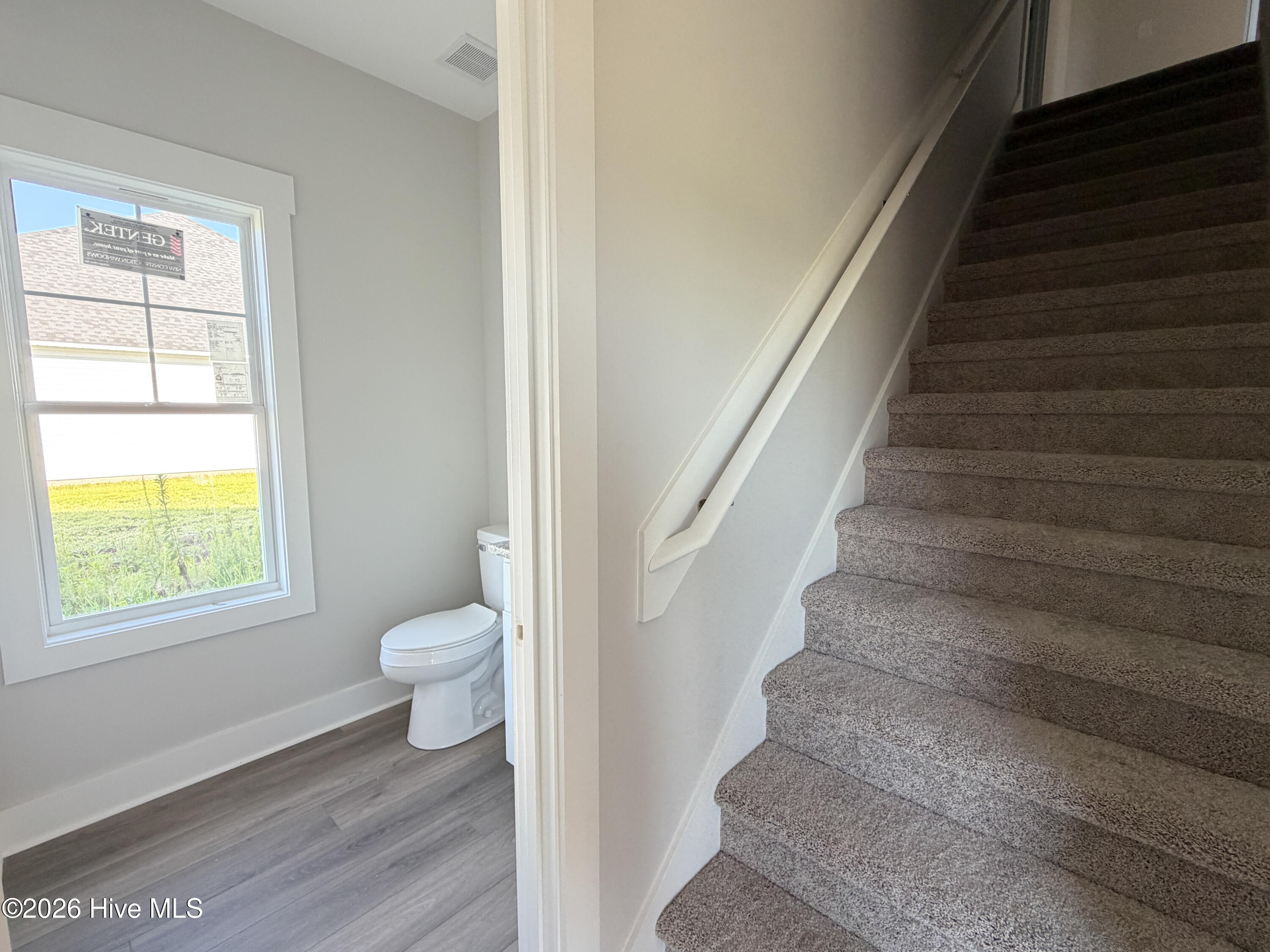 506 E Black Water Lane Property Photo 10