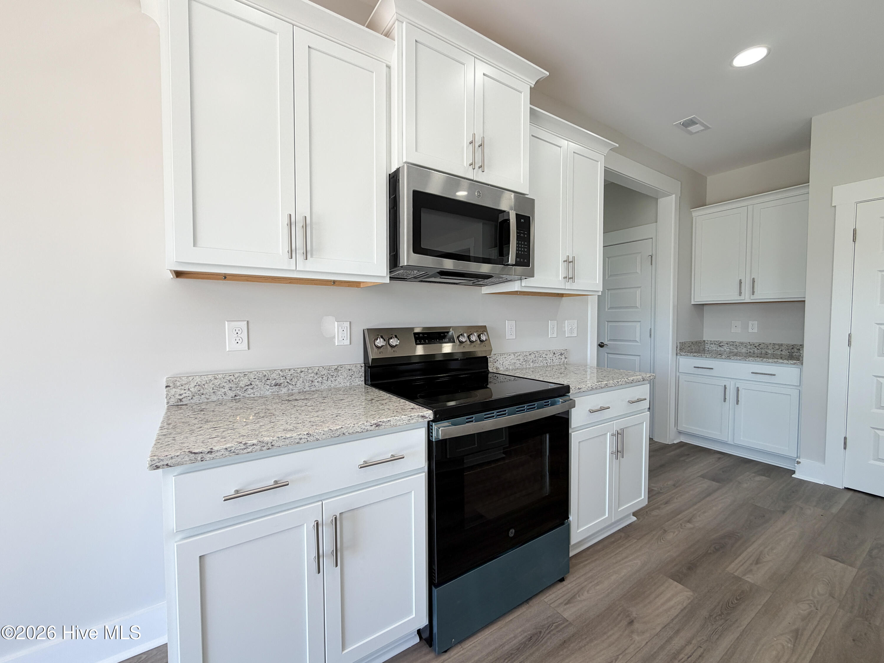 506 E Black Water Lane Property Photo 11