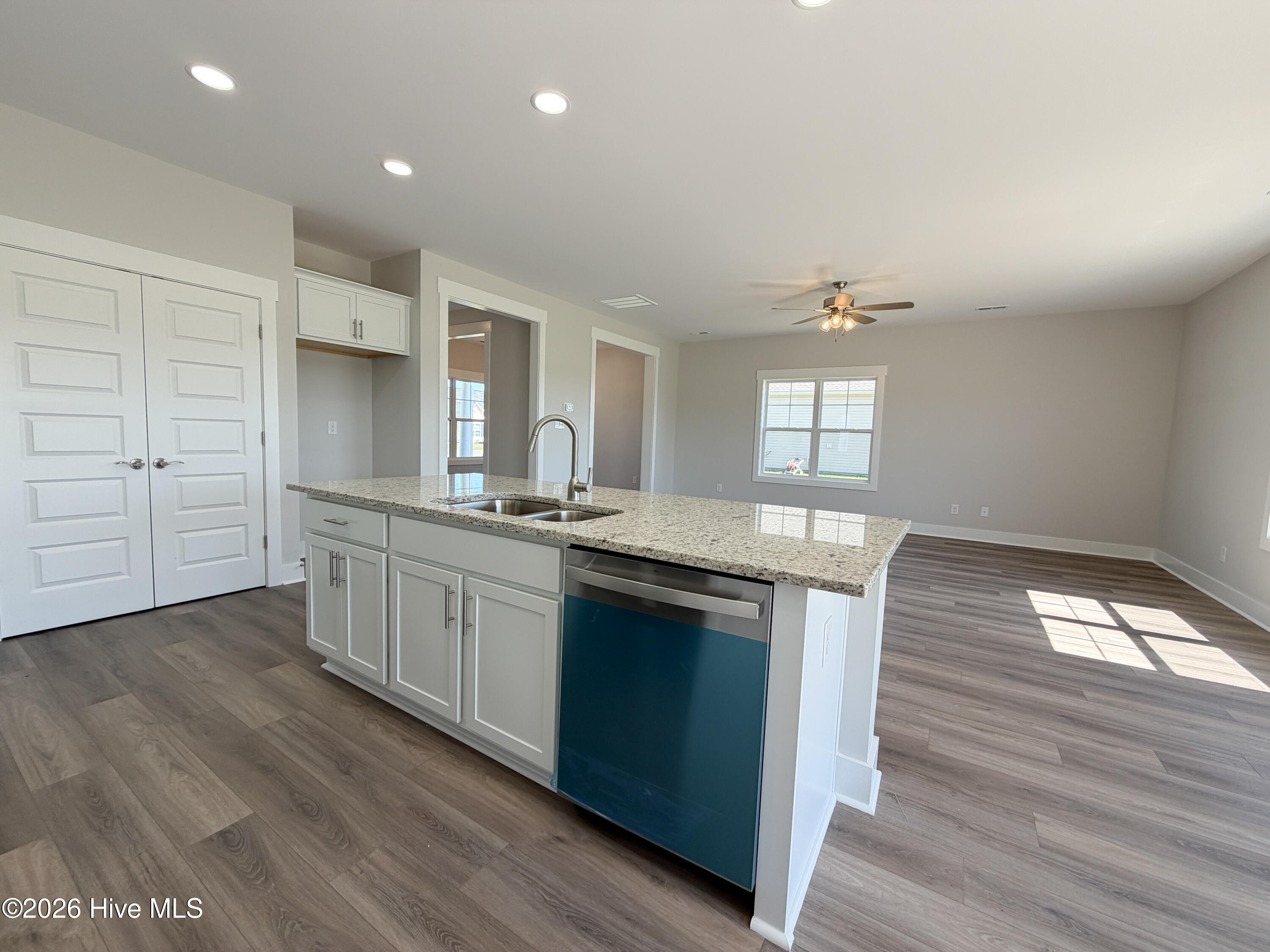 506 E Black Water Lane Property Photo 12