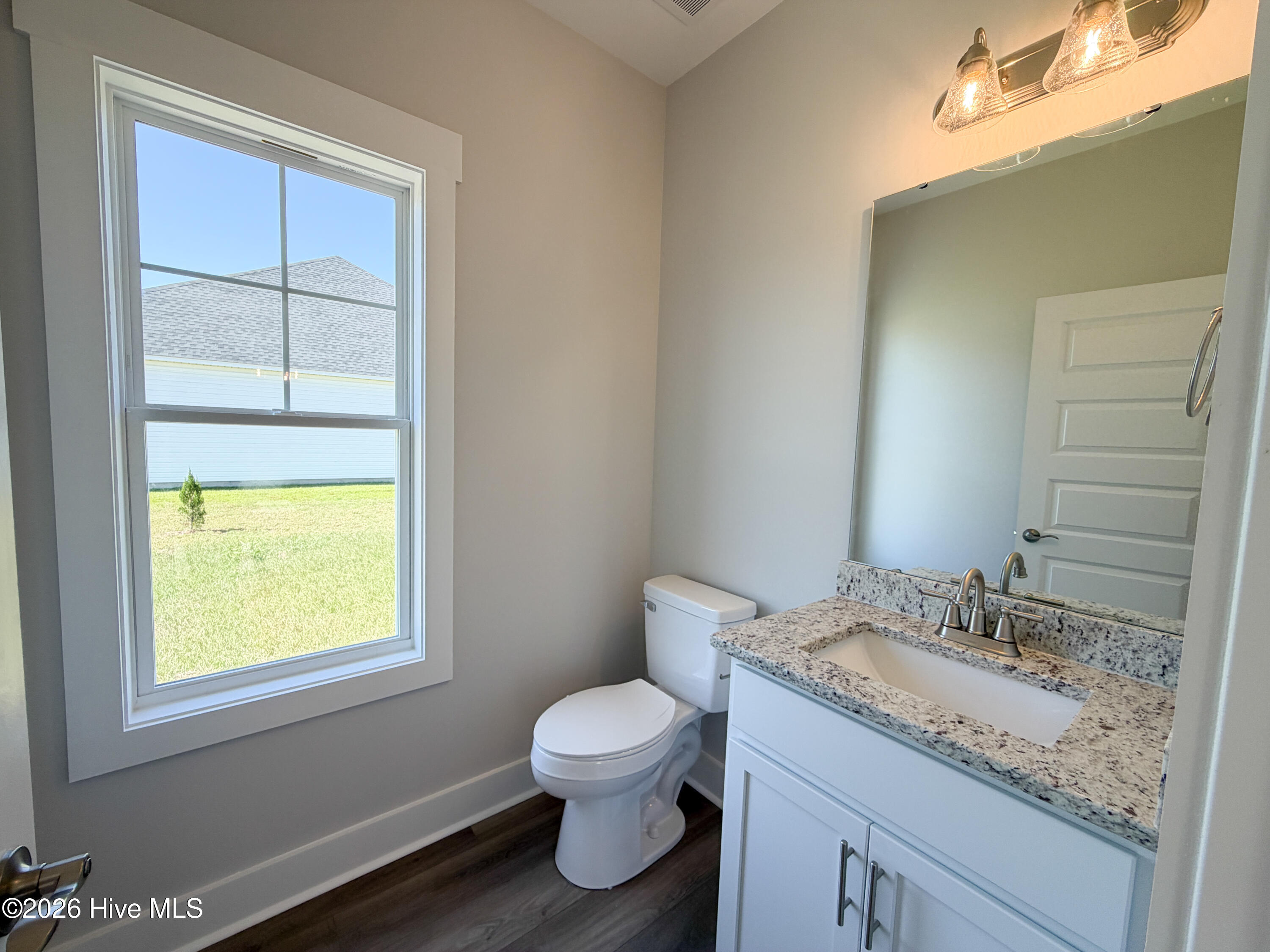 506 E Black Water Lane Property Photo 13