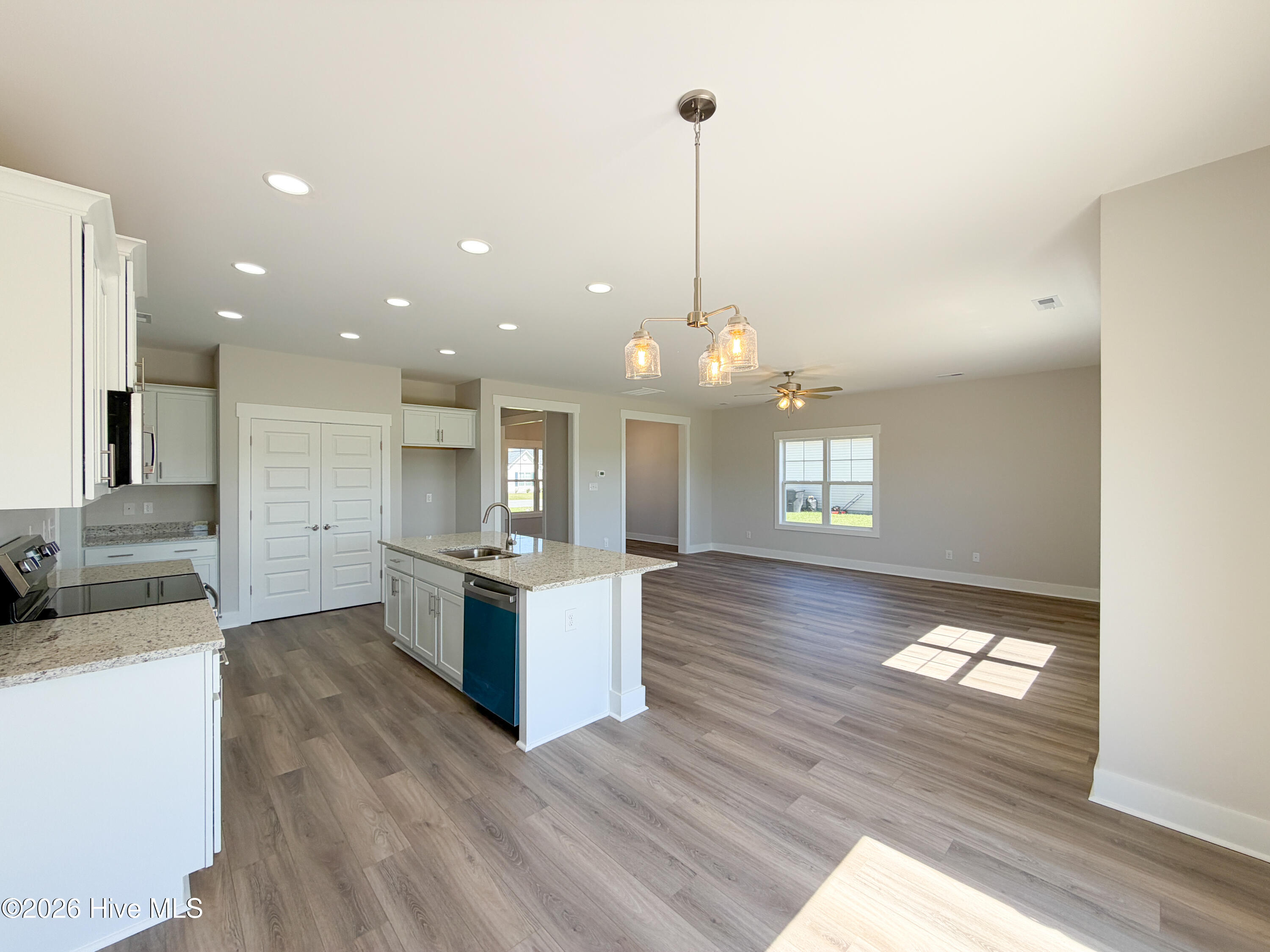 506 E Black Water Lane Property Photo 15