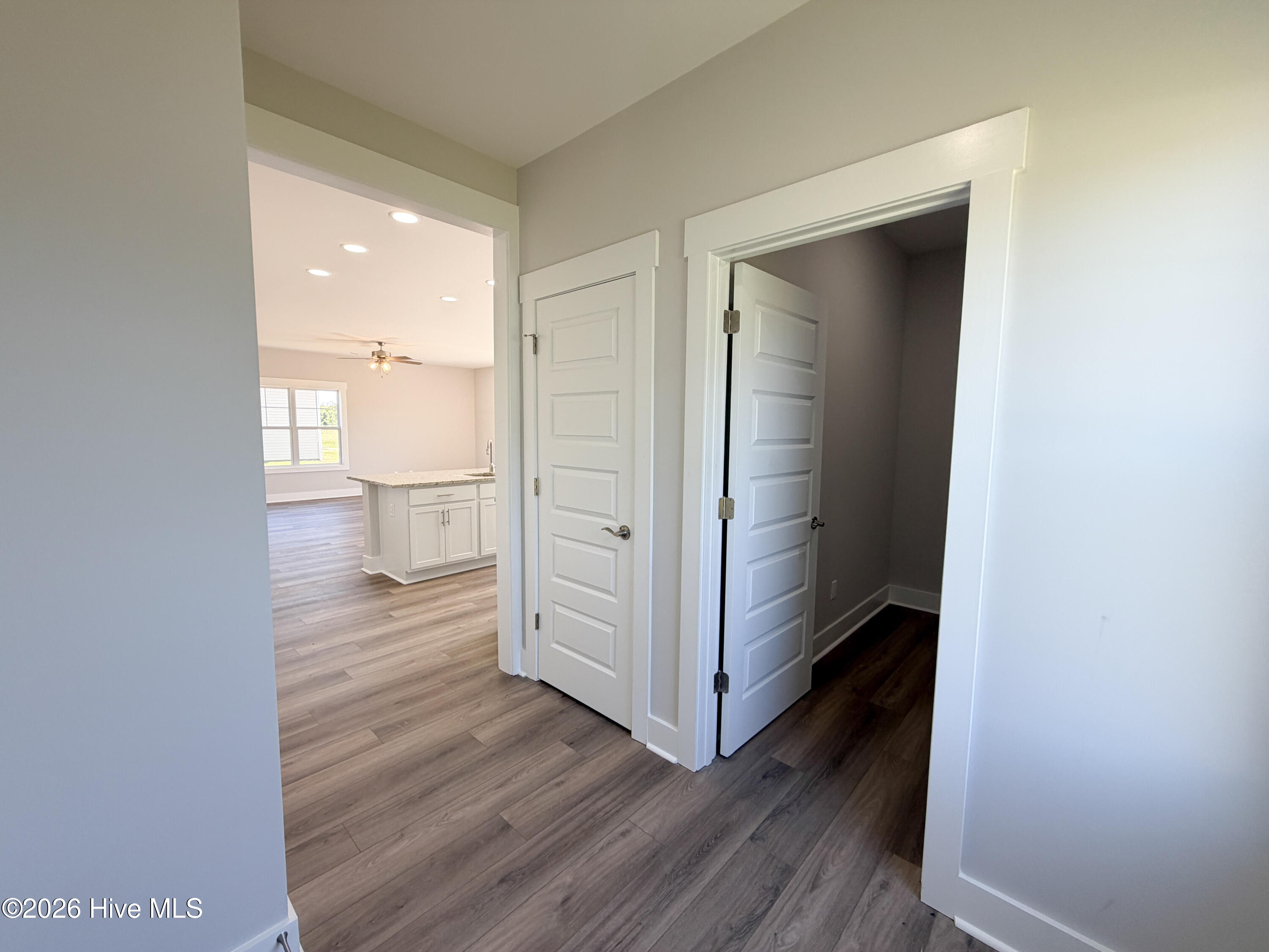 506 E Black Water Lane Property Photo 16