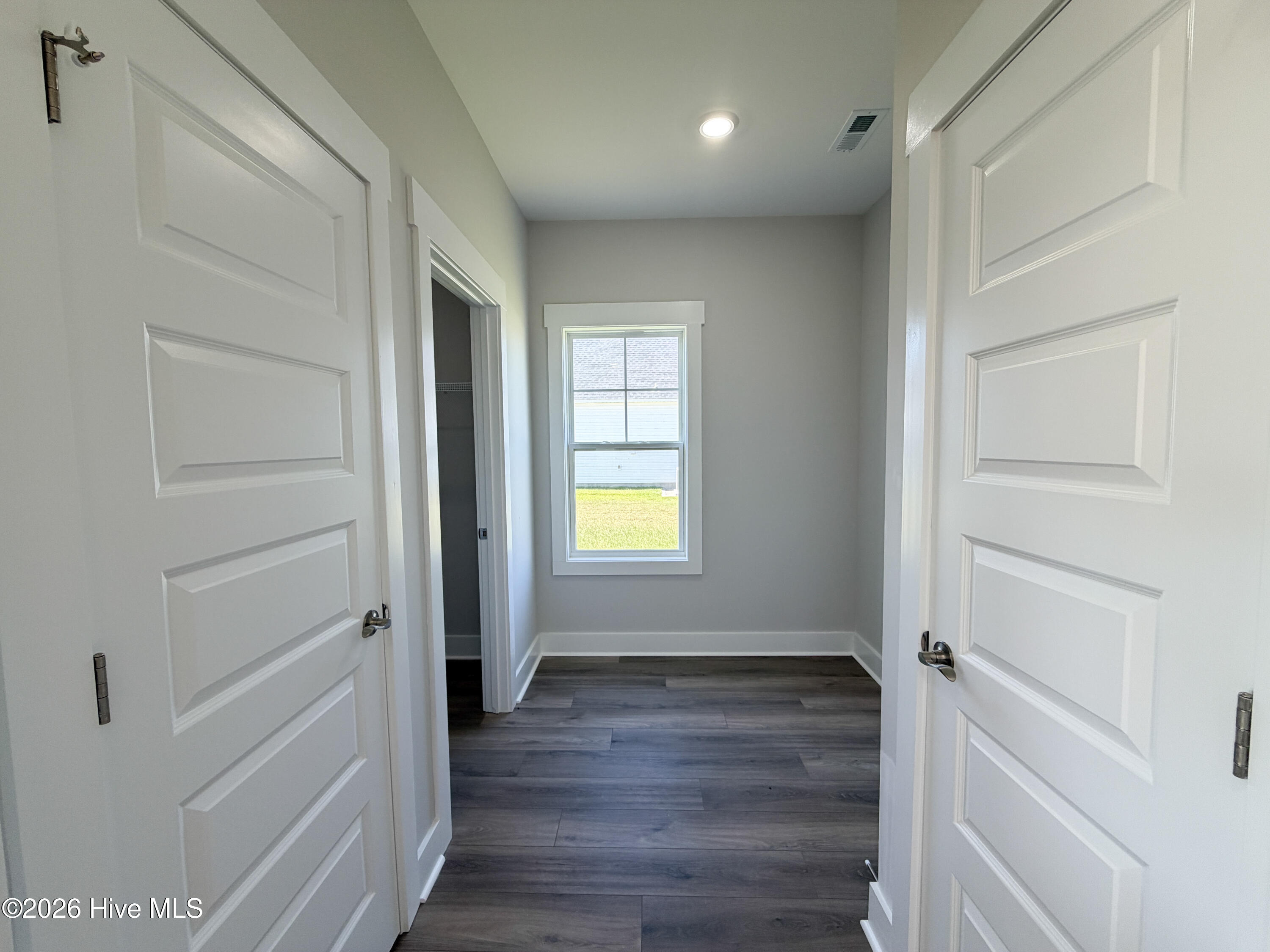 506 E Black Water Lane Property Photo 17