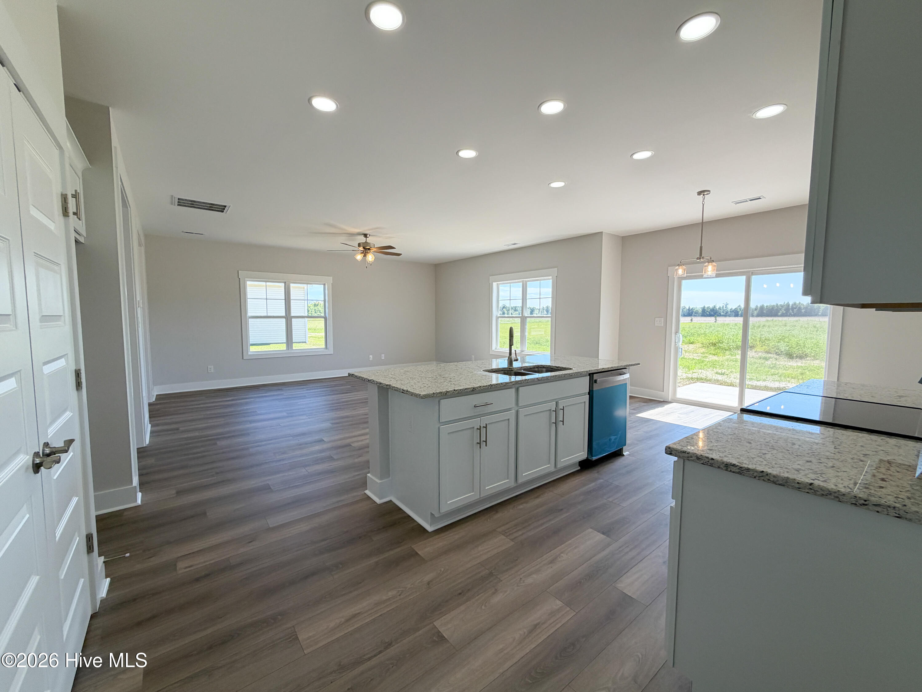 506 E Black Water Lane Property Photo 18
