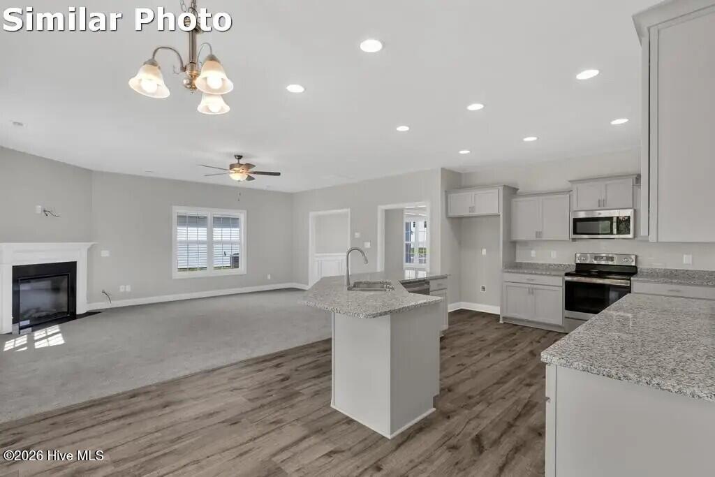 506 E Black Water Lane Property Photo 28