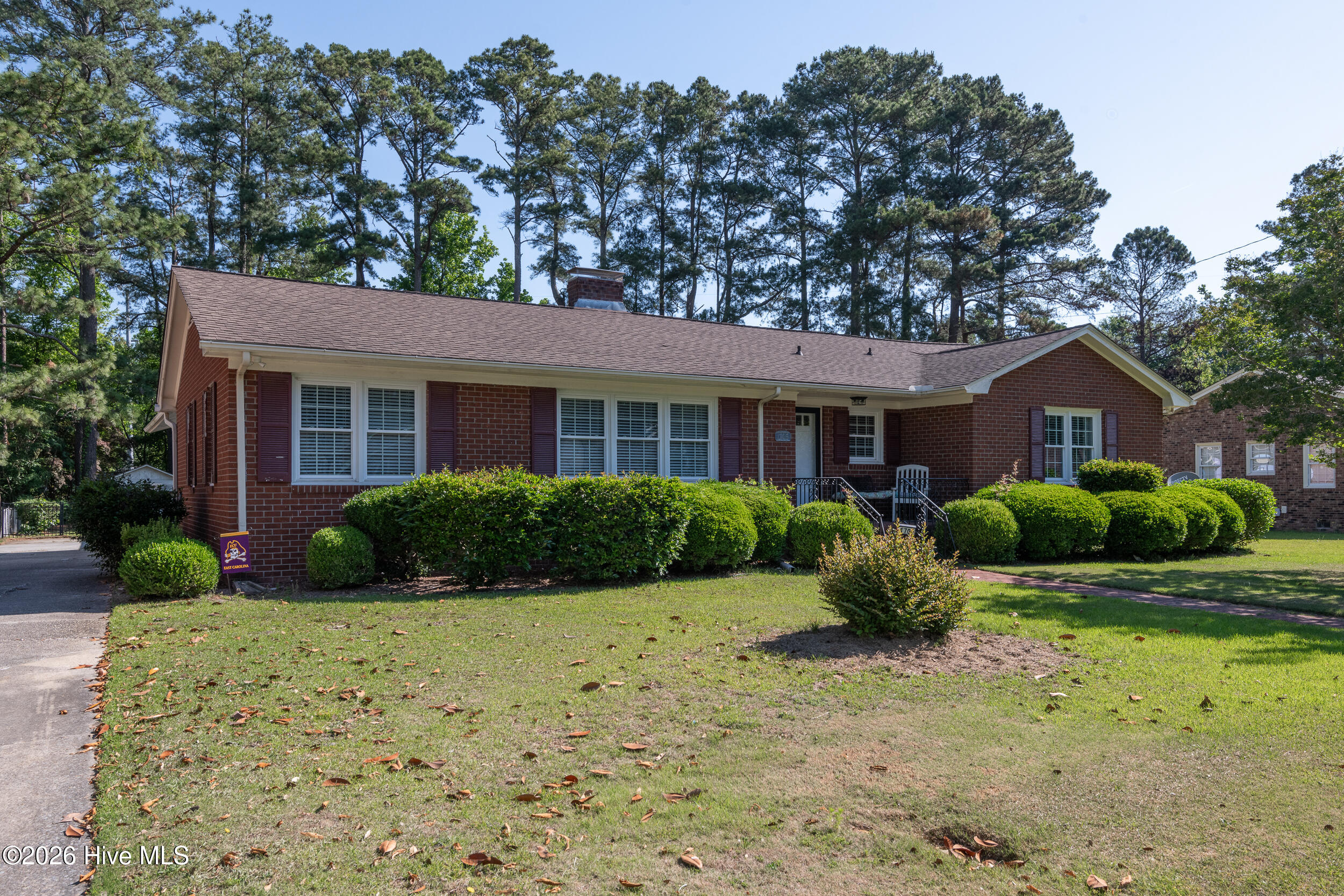 1705 Englewood Drive Property Photo 2