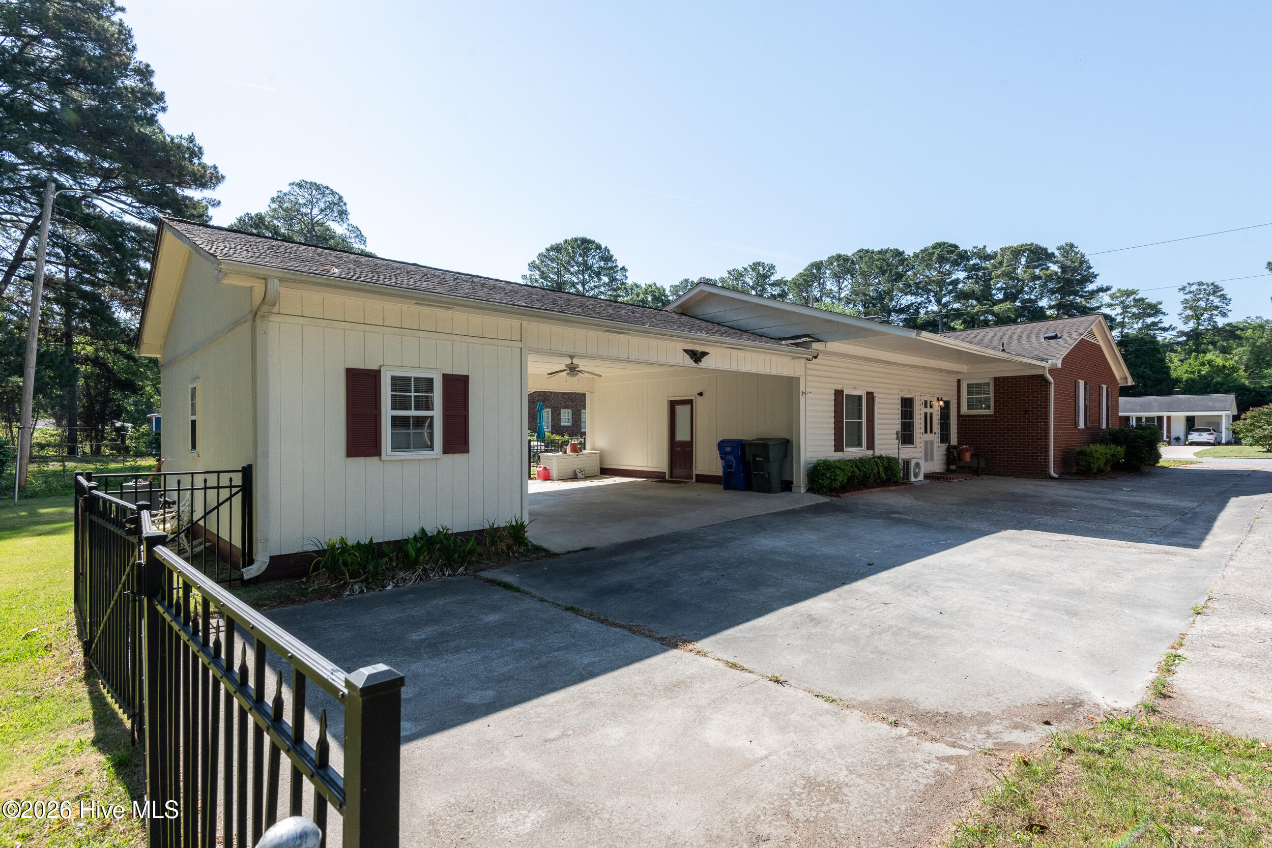 1705 Englewood Drive Property Photo 3
