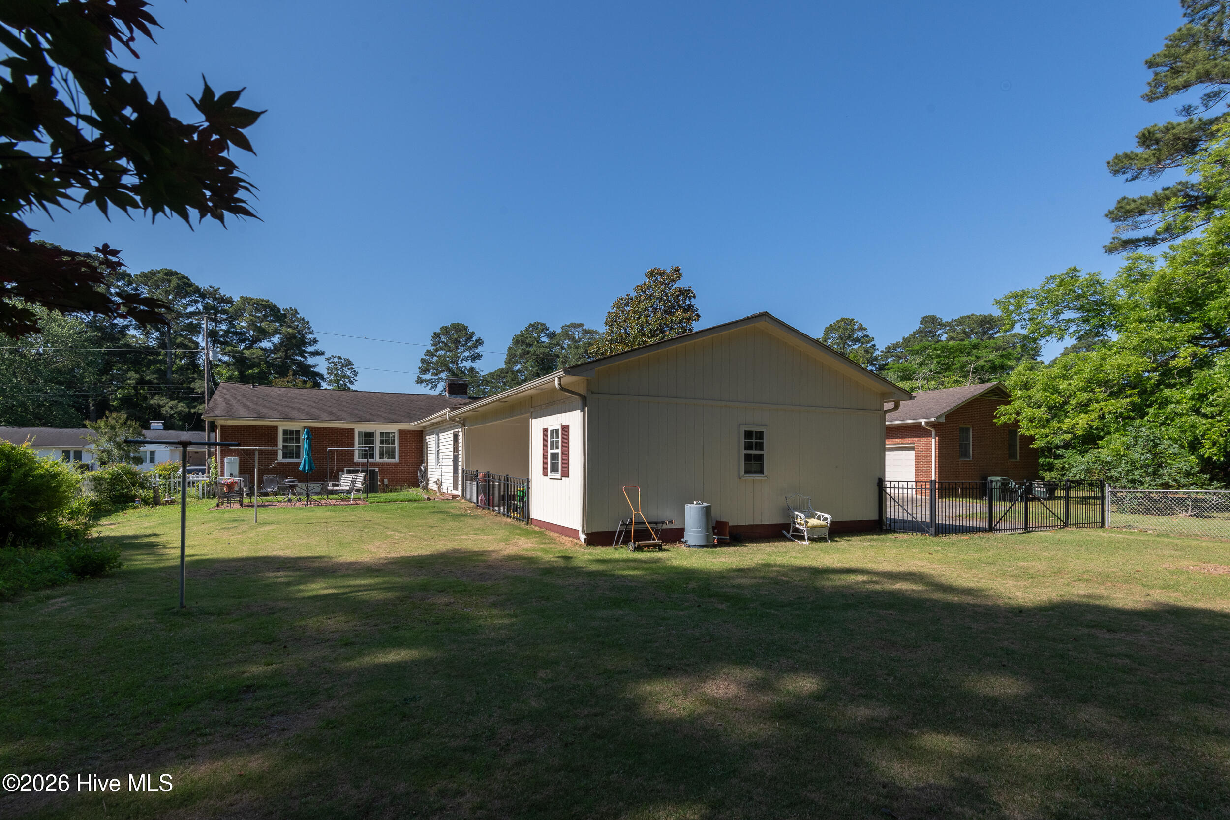 1705 Englewood Drive Property Photo 4
