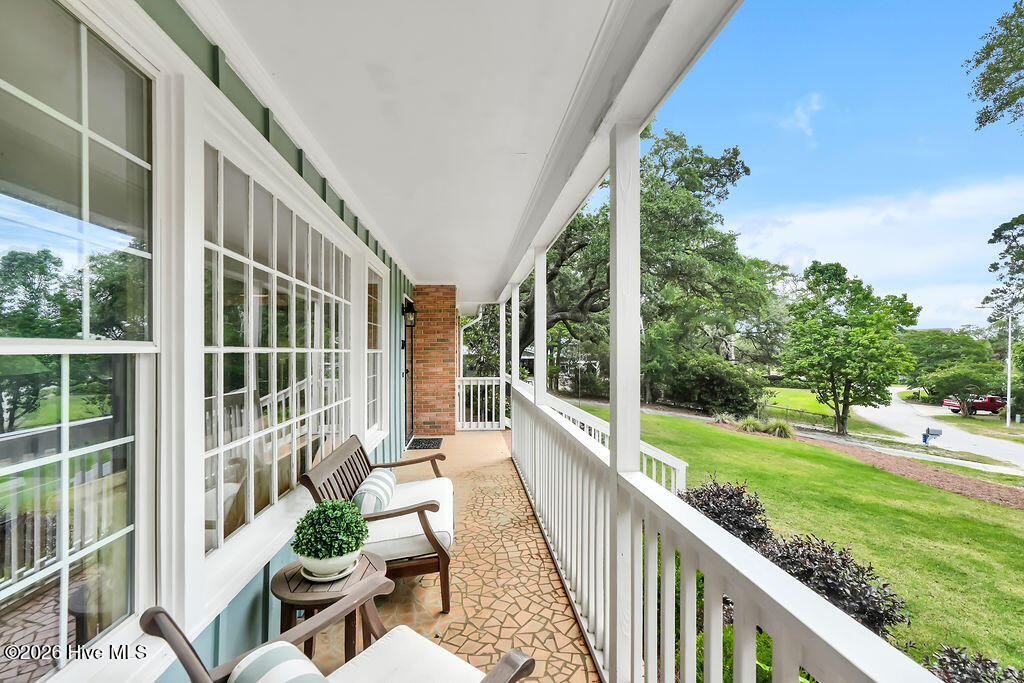 207 River Drive Property Photo 6