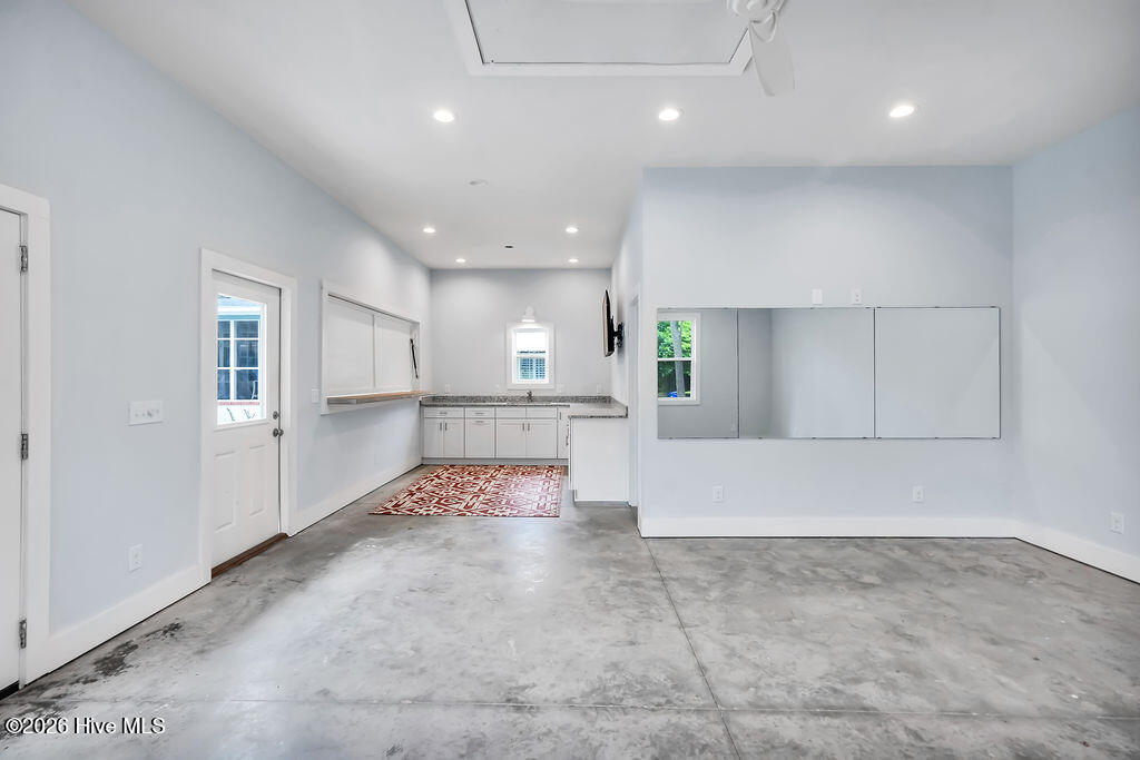 207 River Drive Property Photo 40