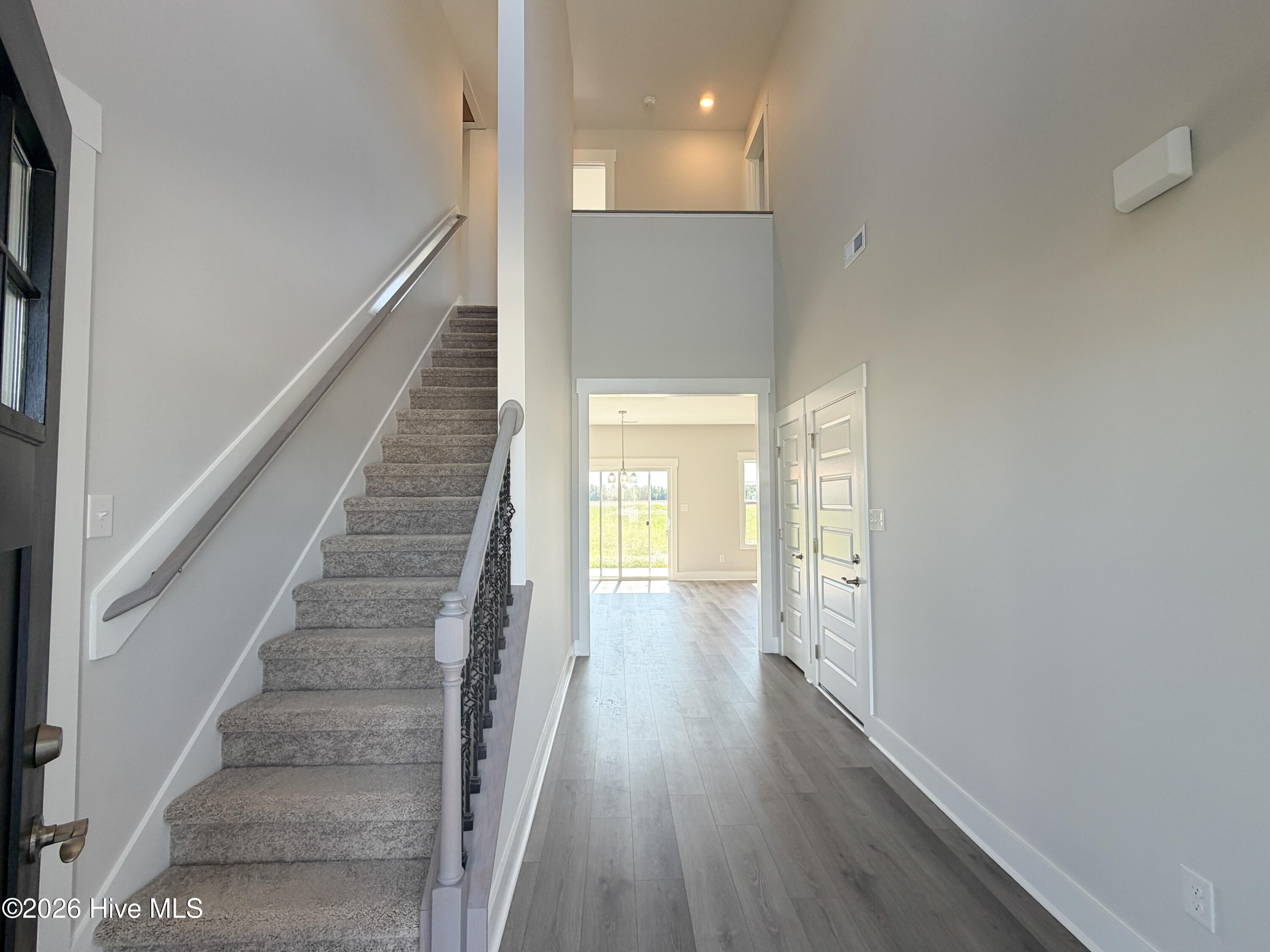 510 E Black Water Lane Property Photo 4