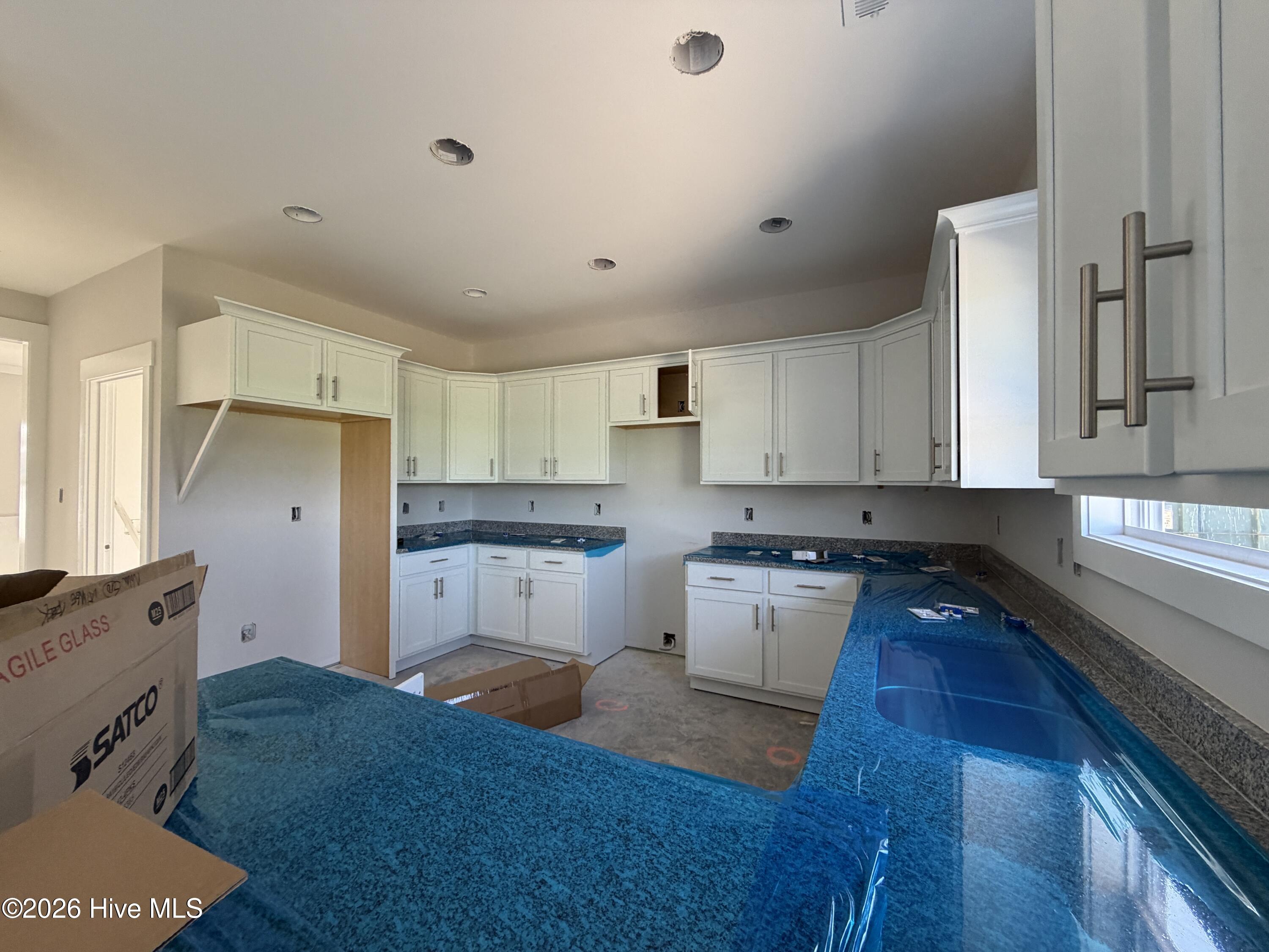 510 E Black Water Lane Property Photo 5