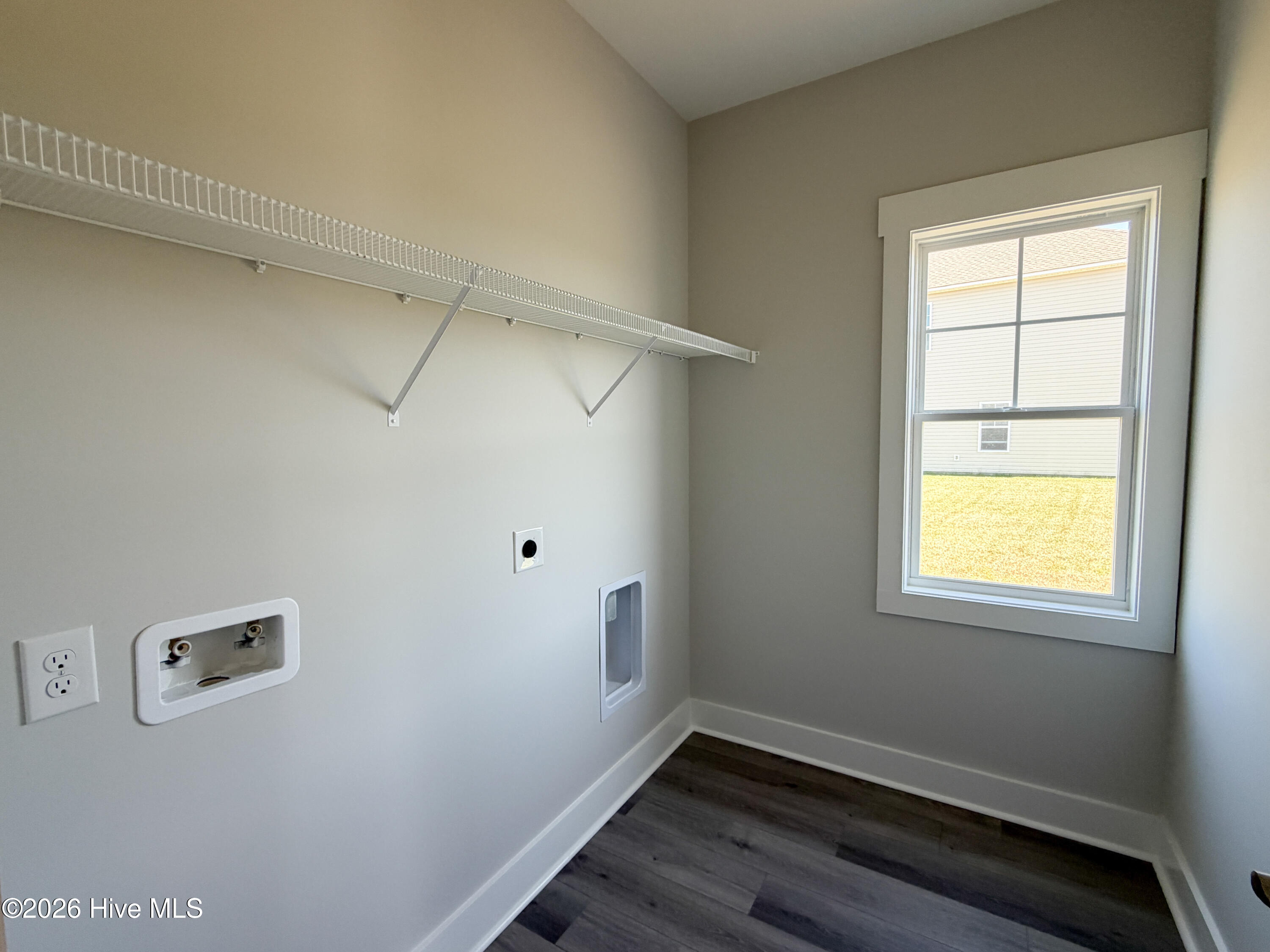510 E Black Water Lane Property Photo 7