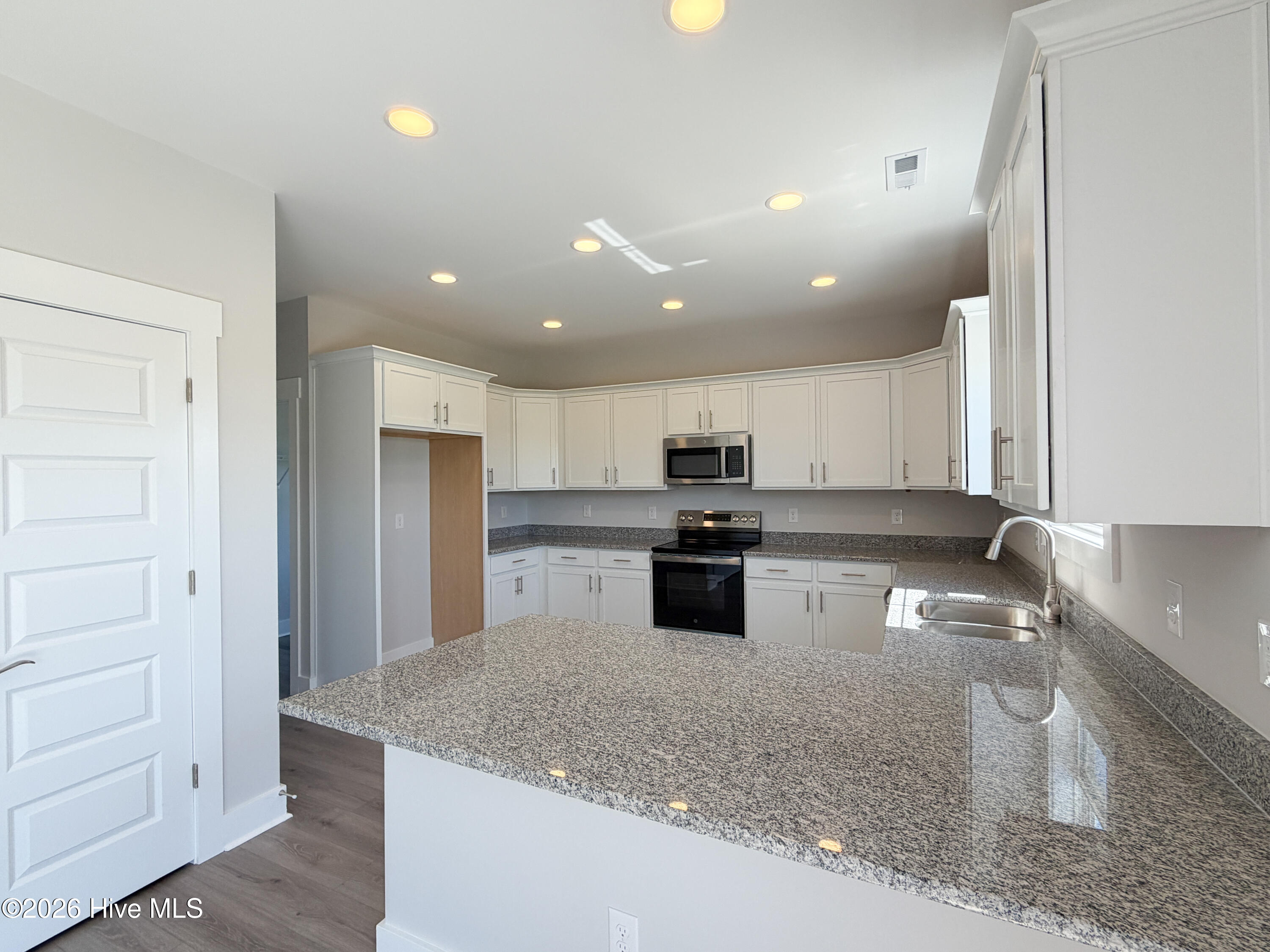 510 E Black Water Lane Property Photo 10