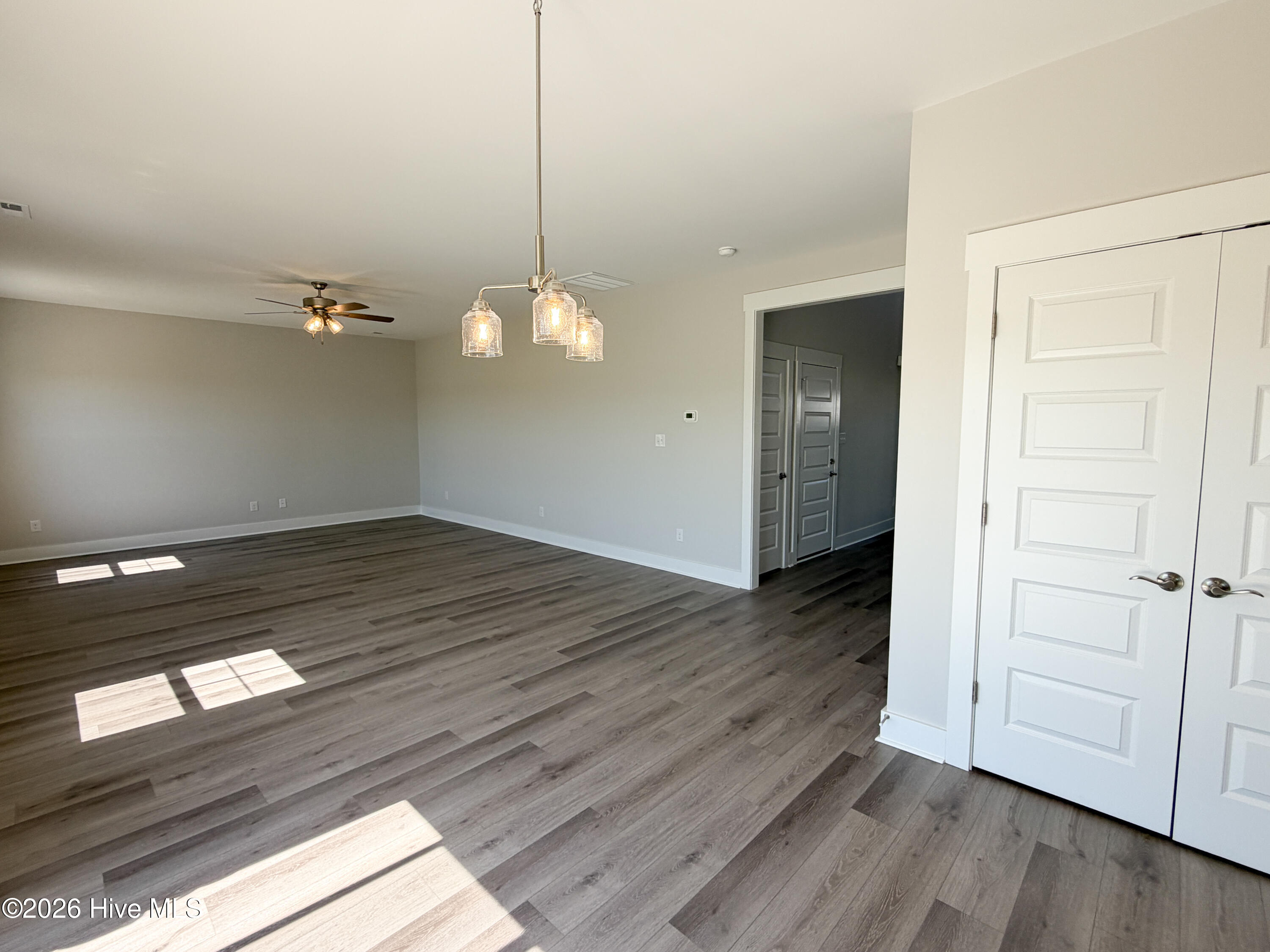 510 E Black Water Lane Property Photo 11