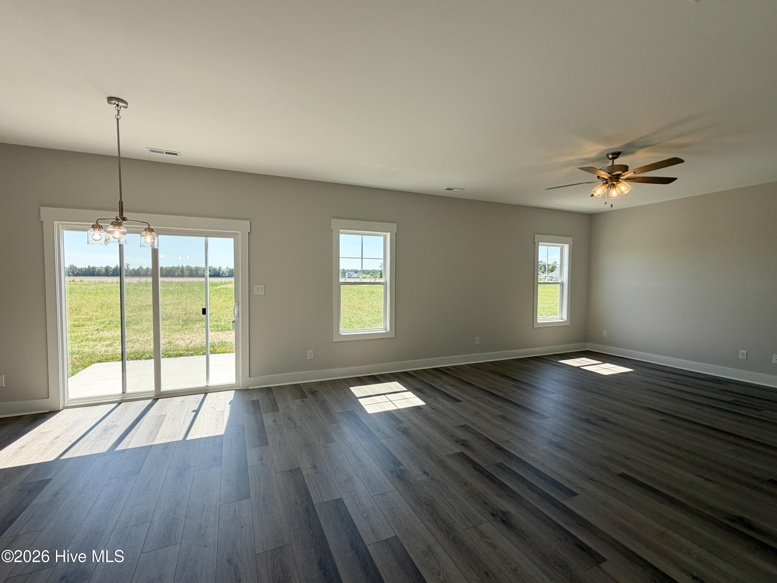 510 E Black Water Lane Property Photo 12
