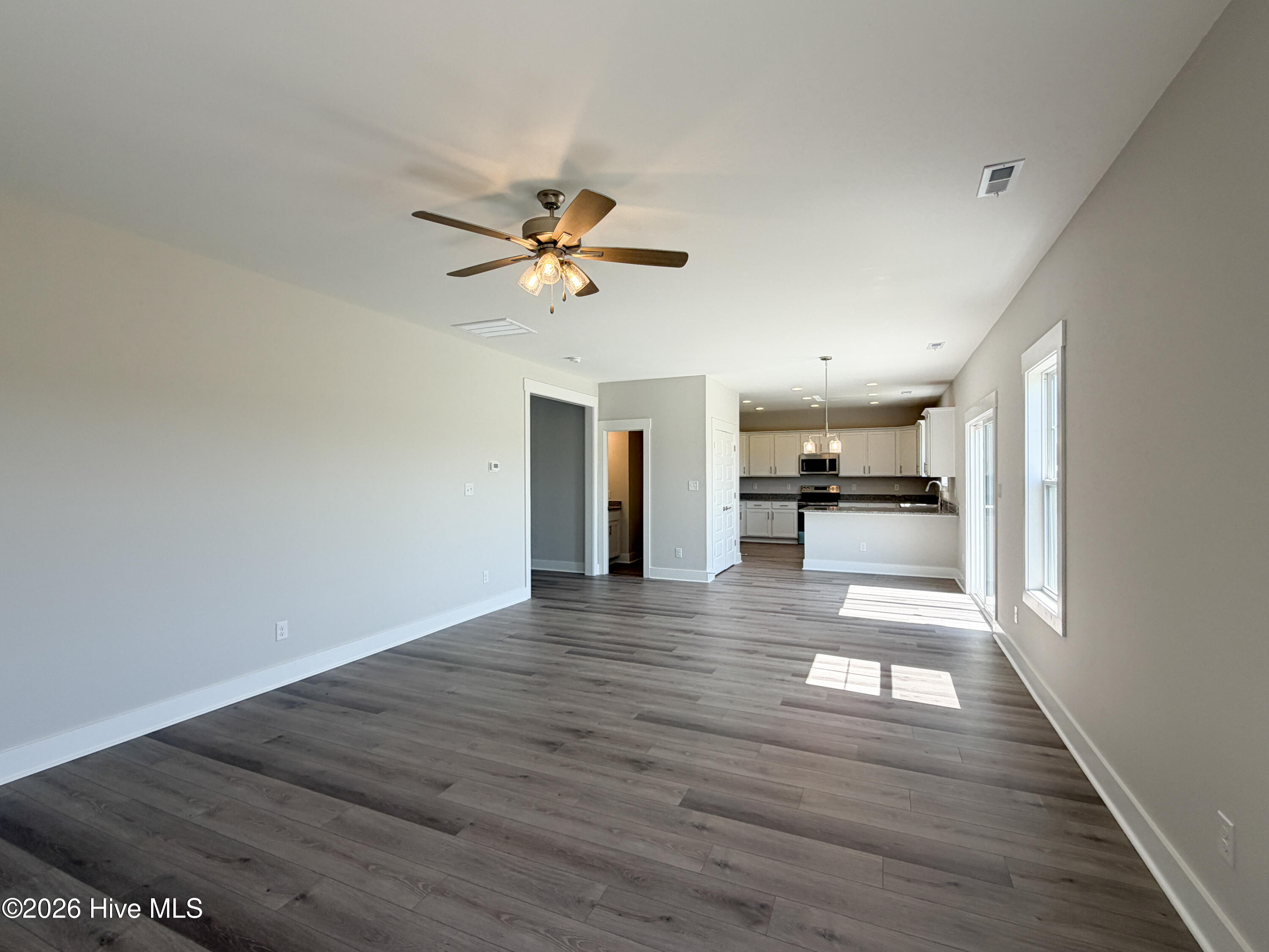 510 E Black Water Lane Property Photo 14