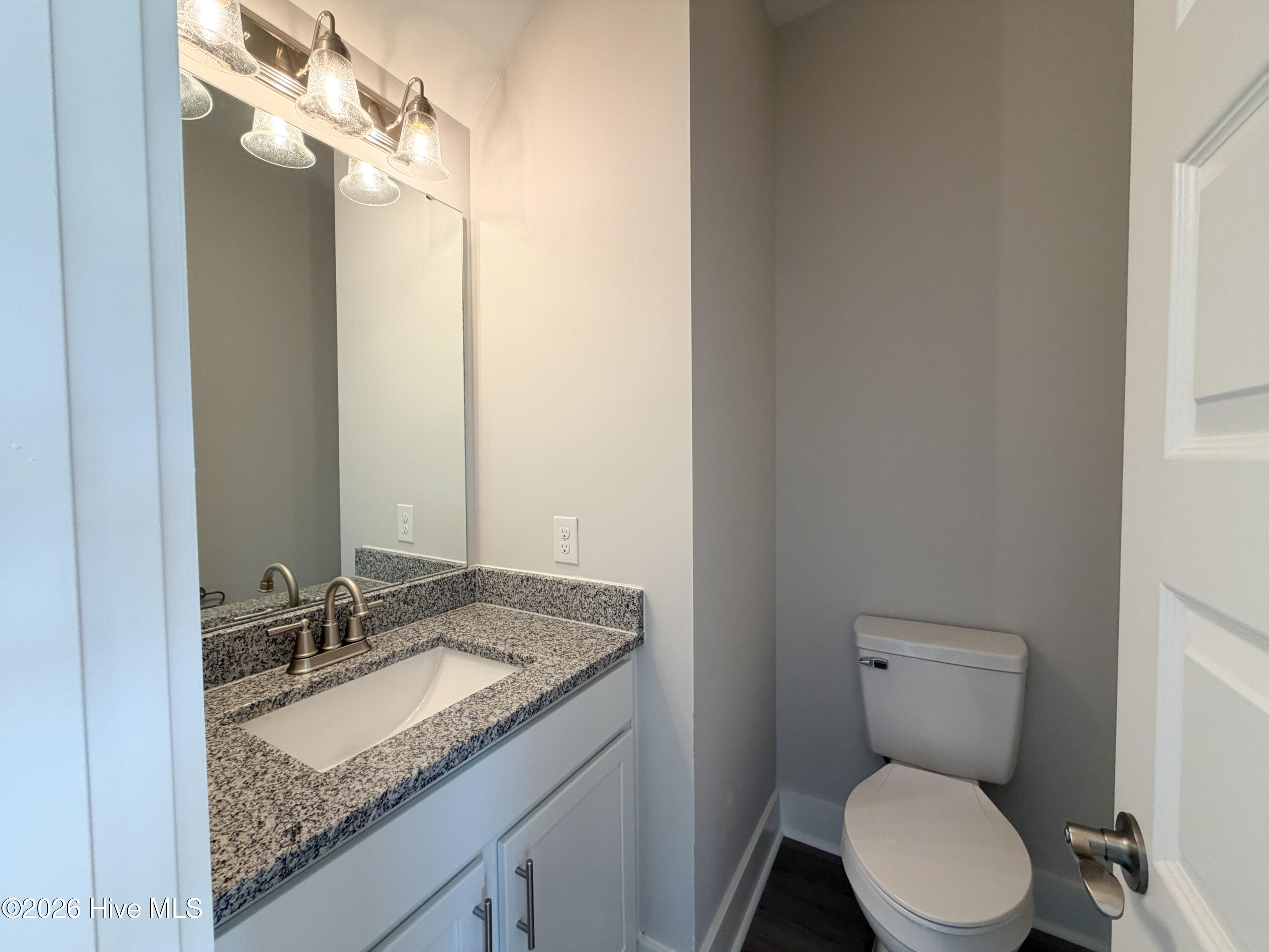 510 E Black Water Lane Property Photo 15