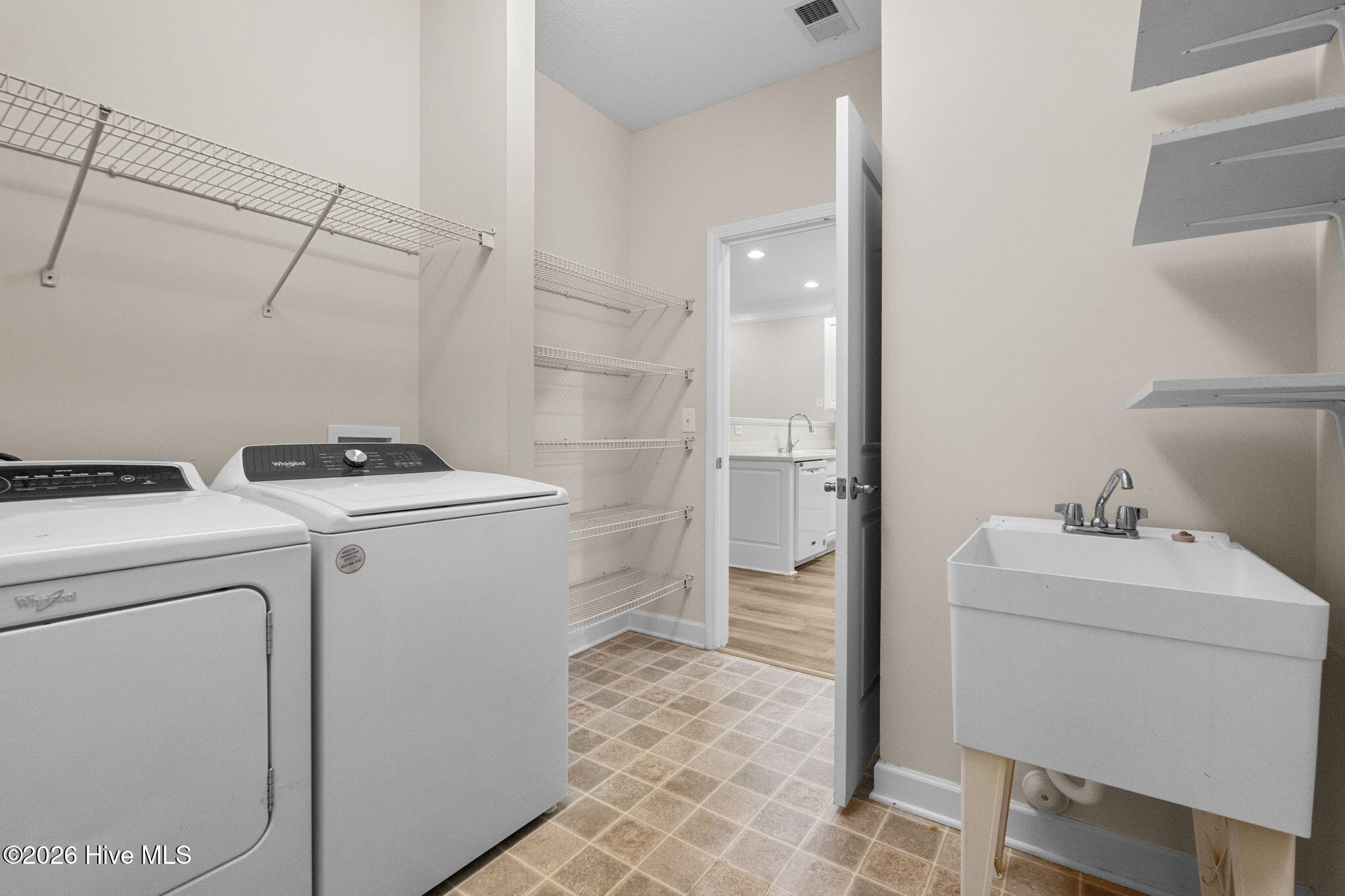 240 Woodlands Way Unit 7 Property Photo 38