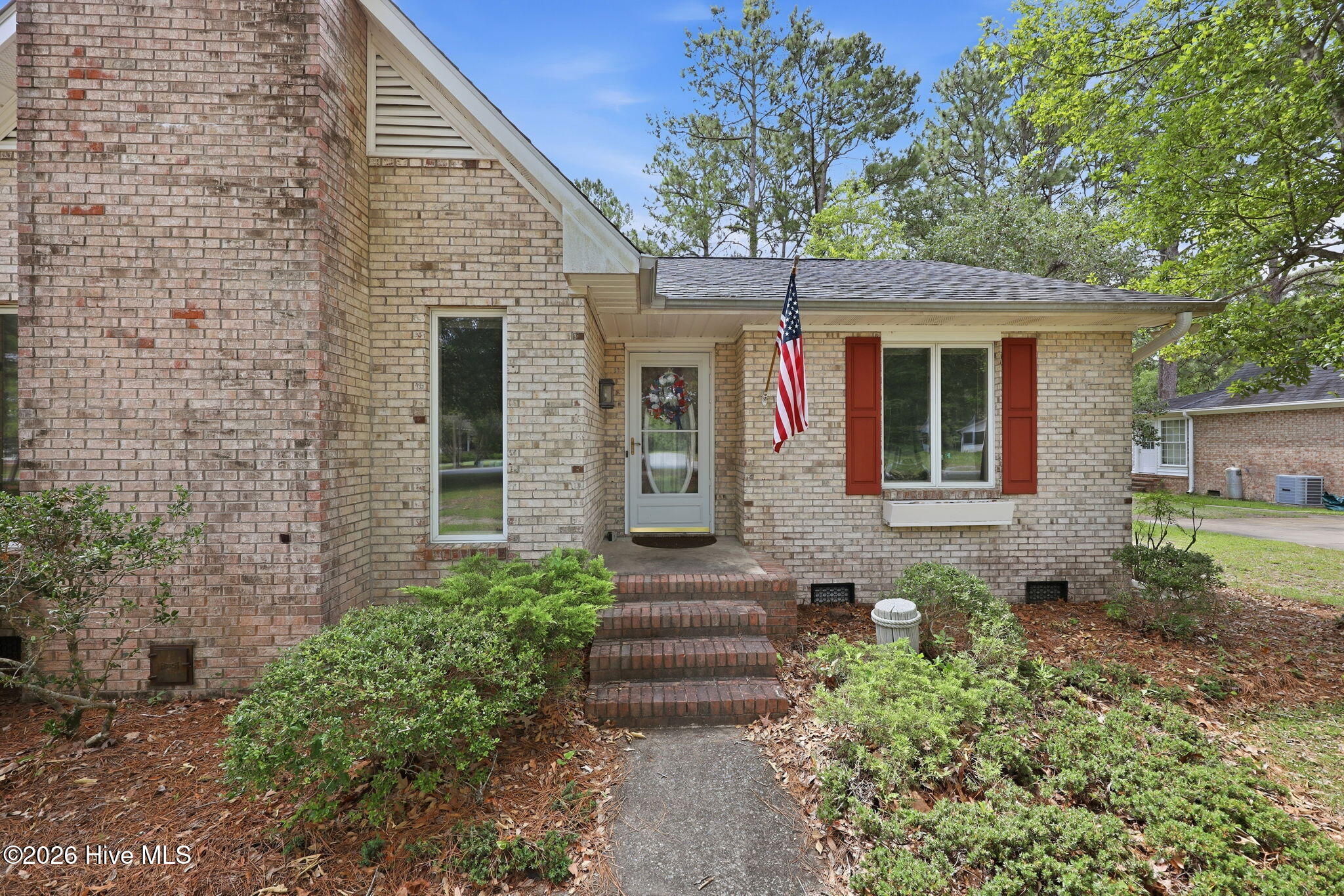 900 Crane Drive Property Photo 4