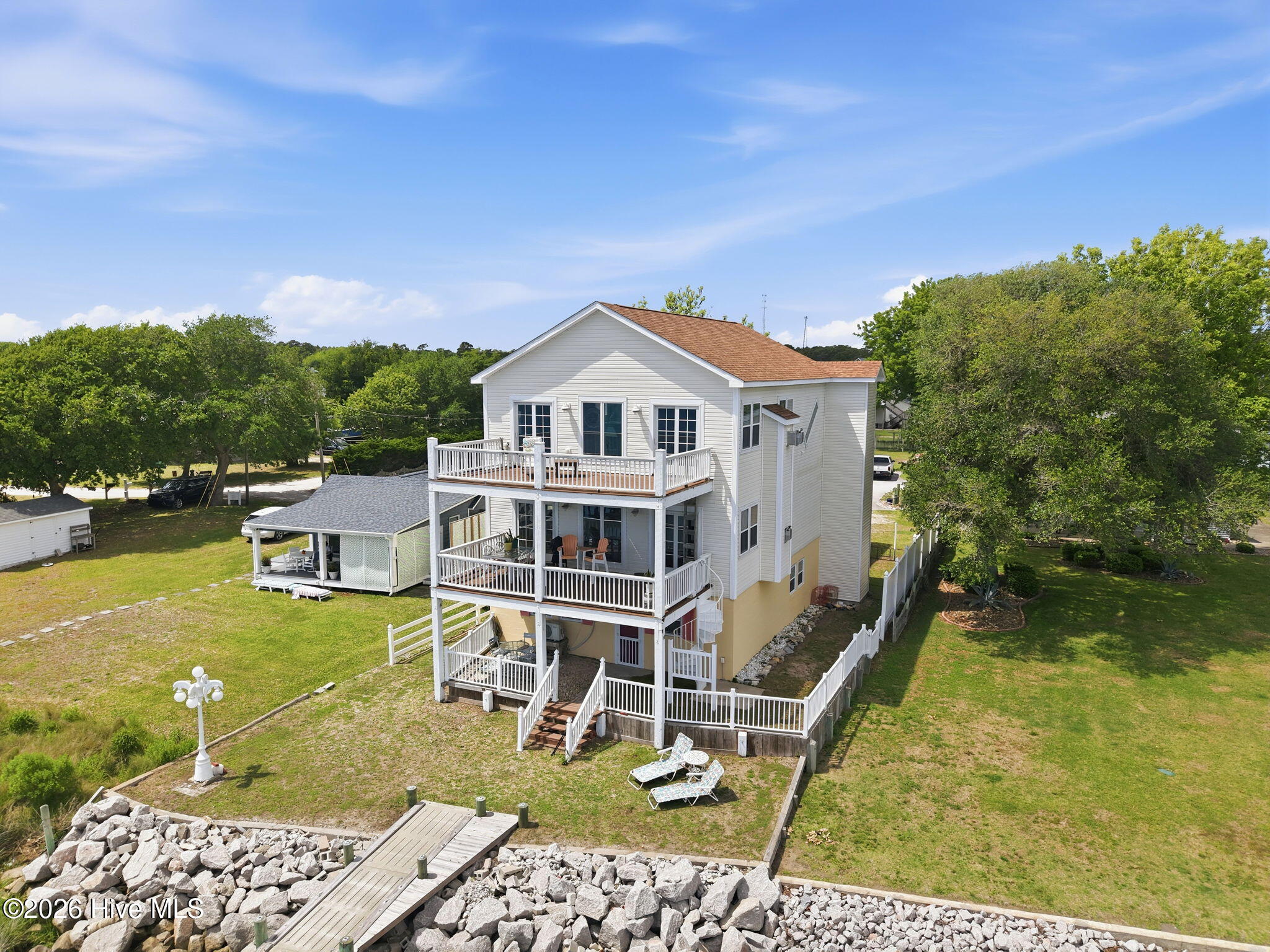 103 Waterfront Avenue Property Photo 8
