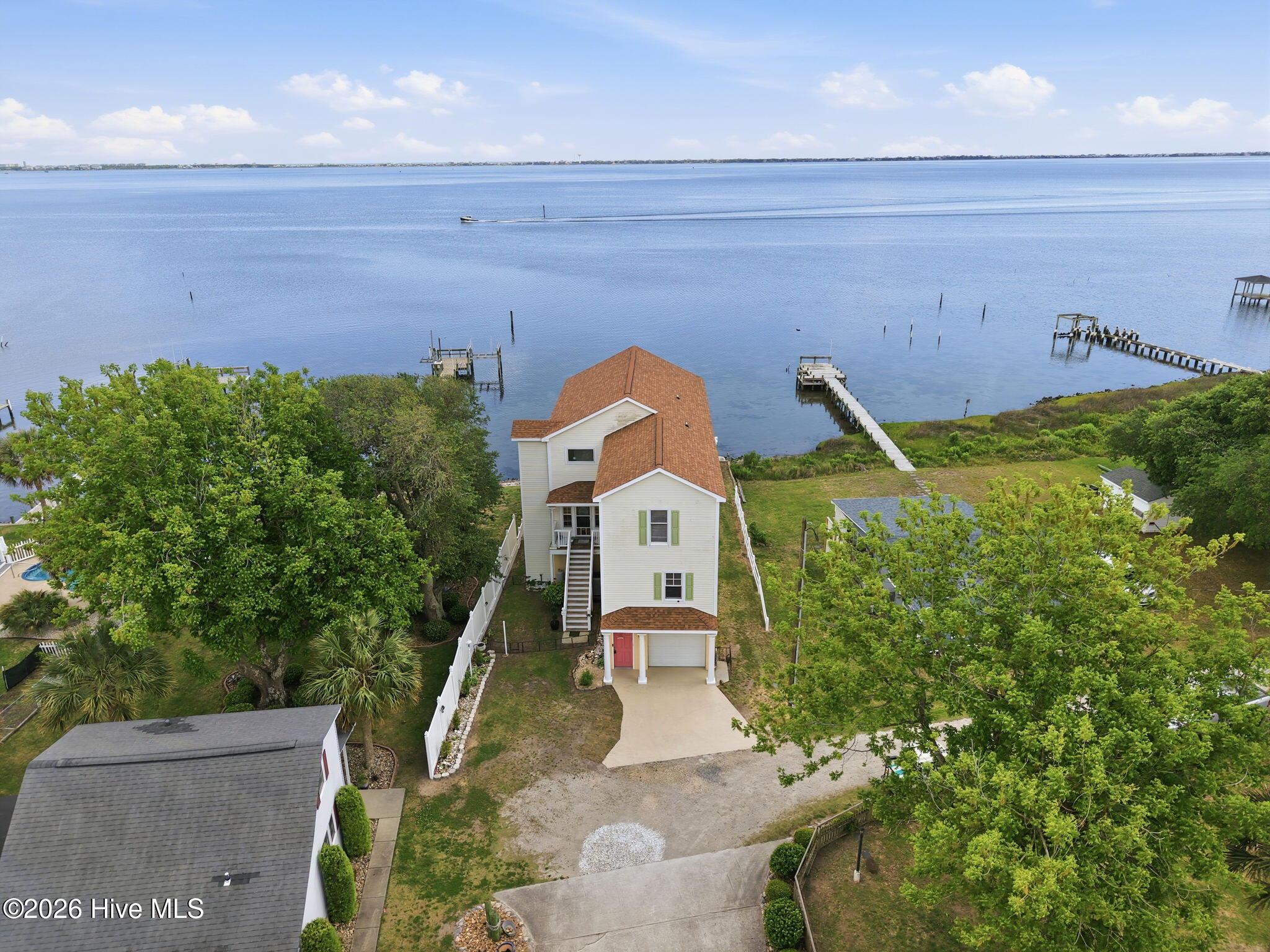 103 Waterfront Avenue Property Photo 10