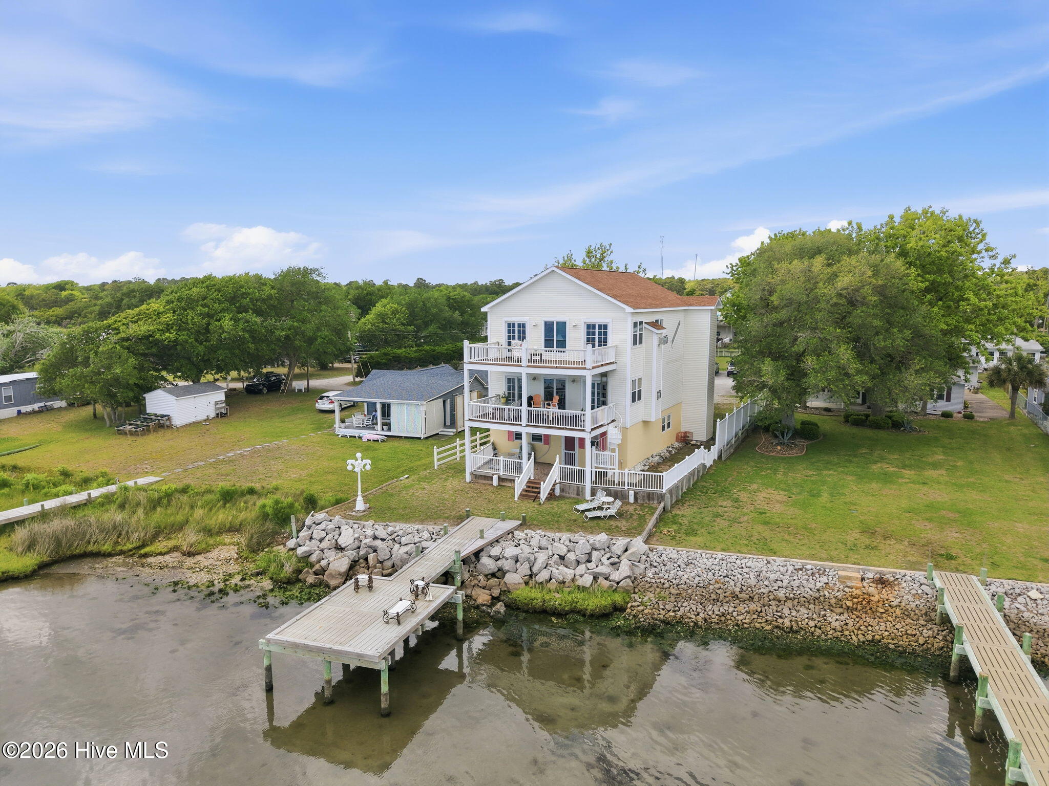 103 Waterfront Avenue Property Photo 14