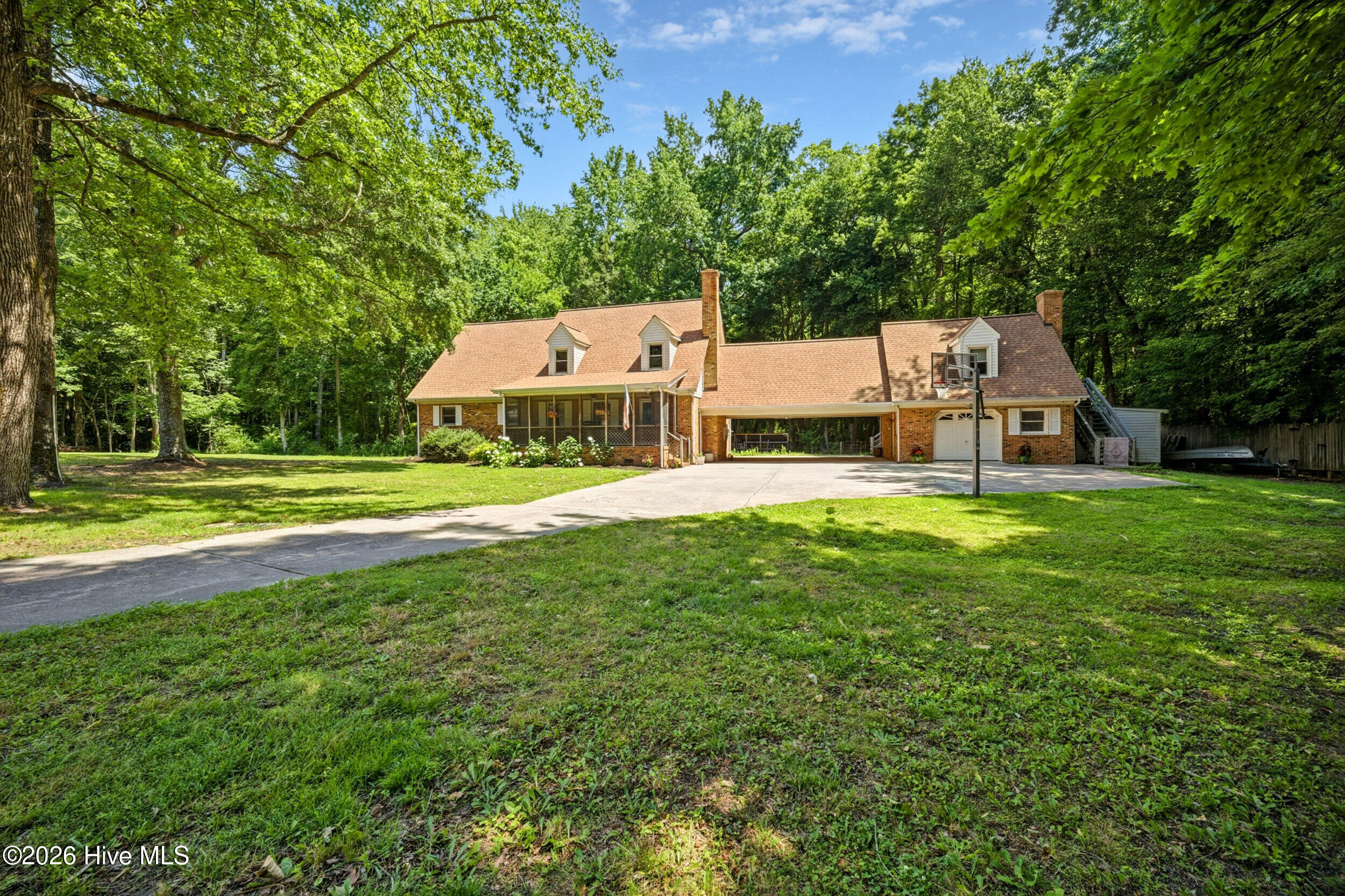 735 Daniels Road Property Photo 1